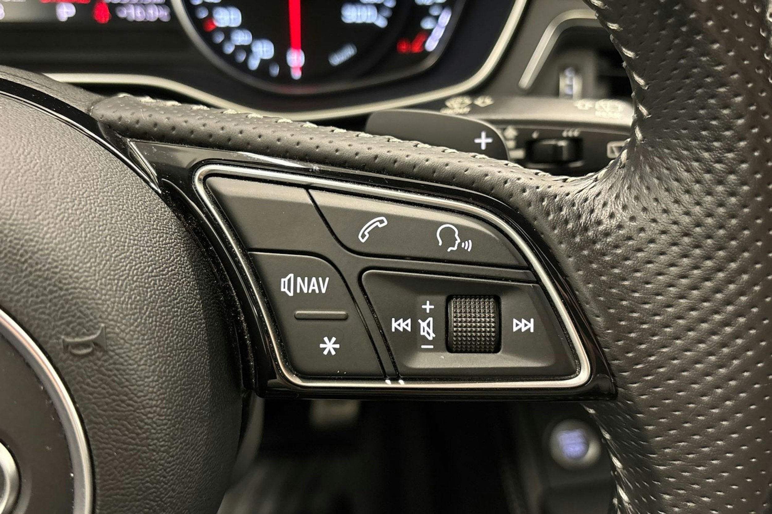 harmaa Audi A4 2016 kuva 18.
