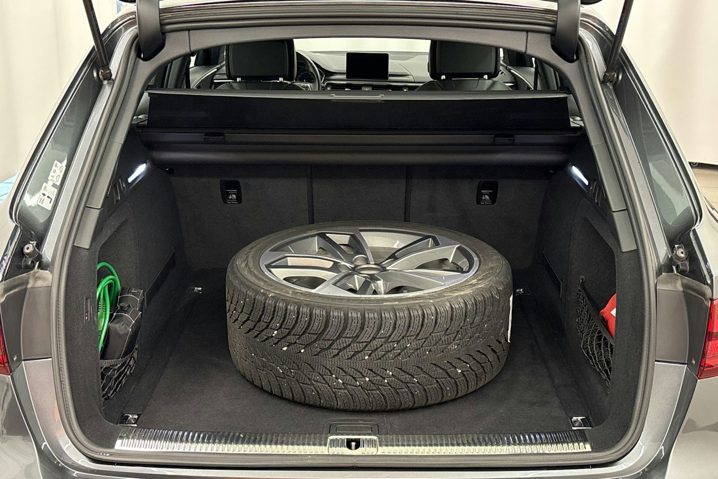 harmaa Audi A4 2016 kuva 25.
