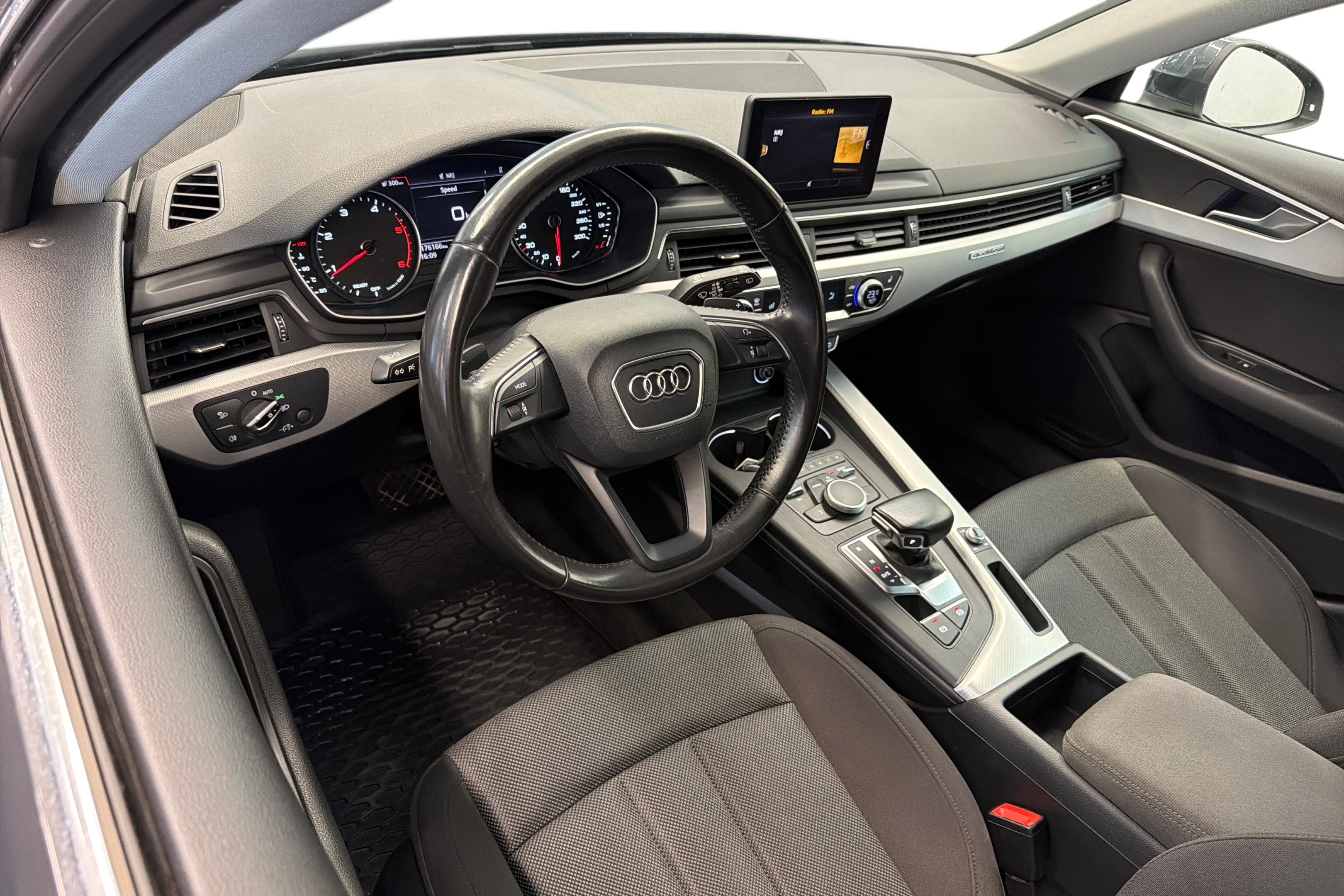 Audi A4 2016, kuva 6/15