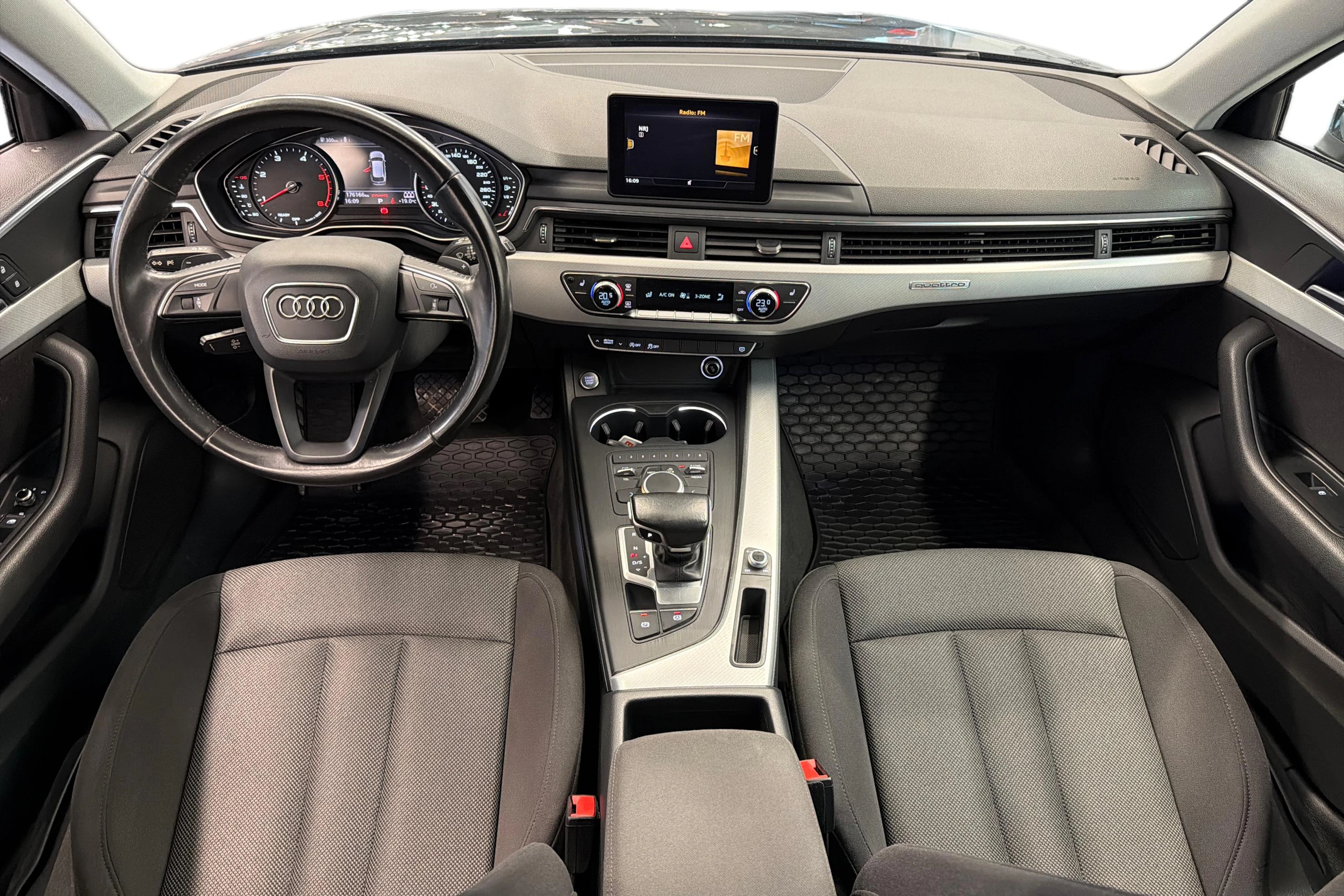 harmaa Audi A4 2016 kuva 7.