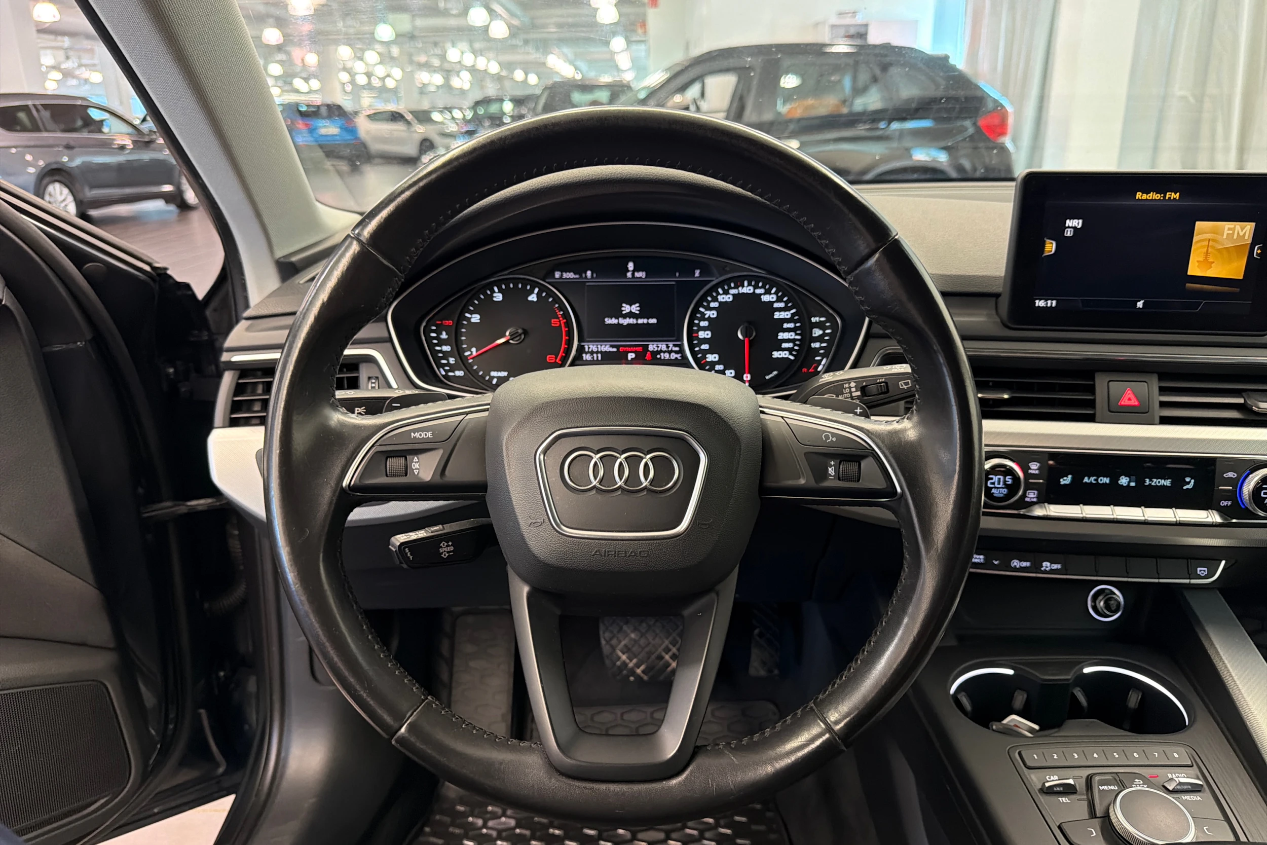 harmaa Audi A4 2016 kuva 11.