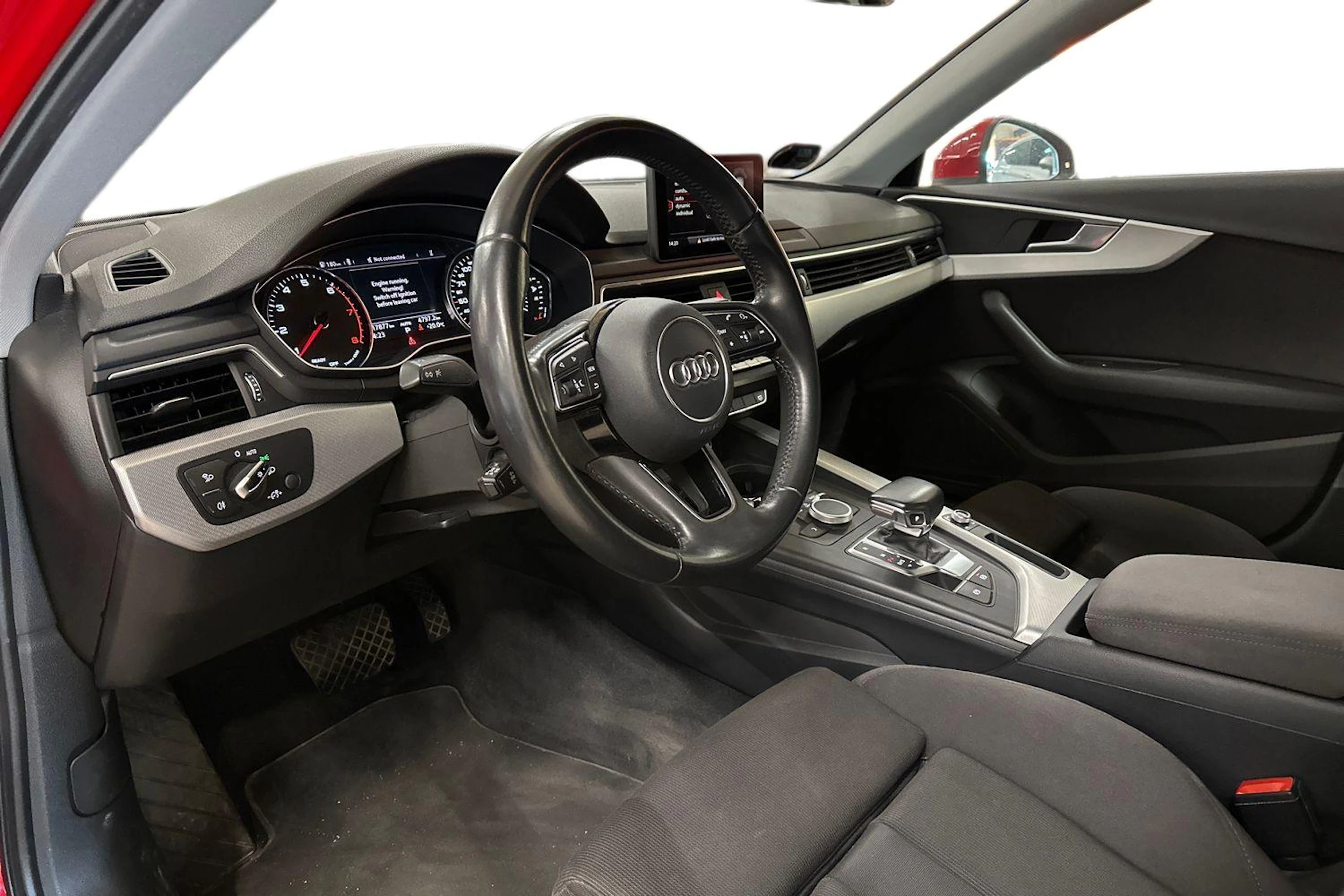punainen Audi A4 2016 kuva 3.