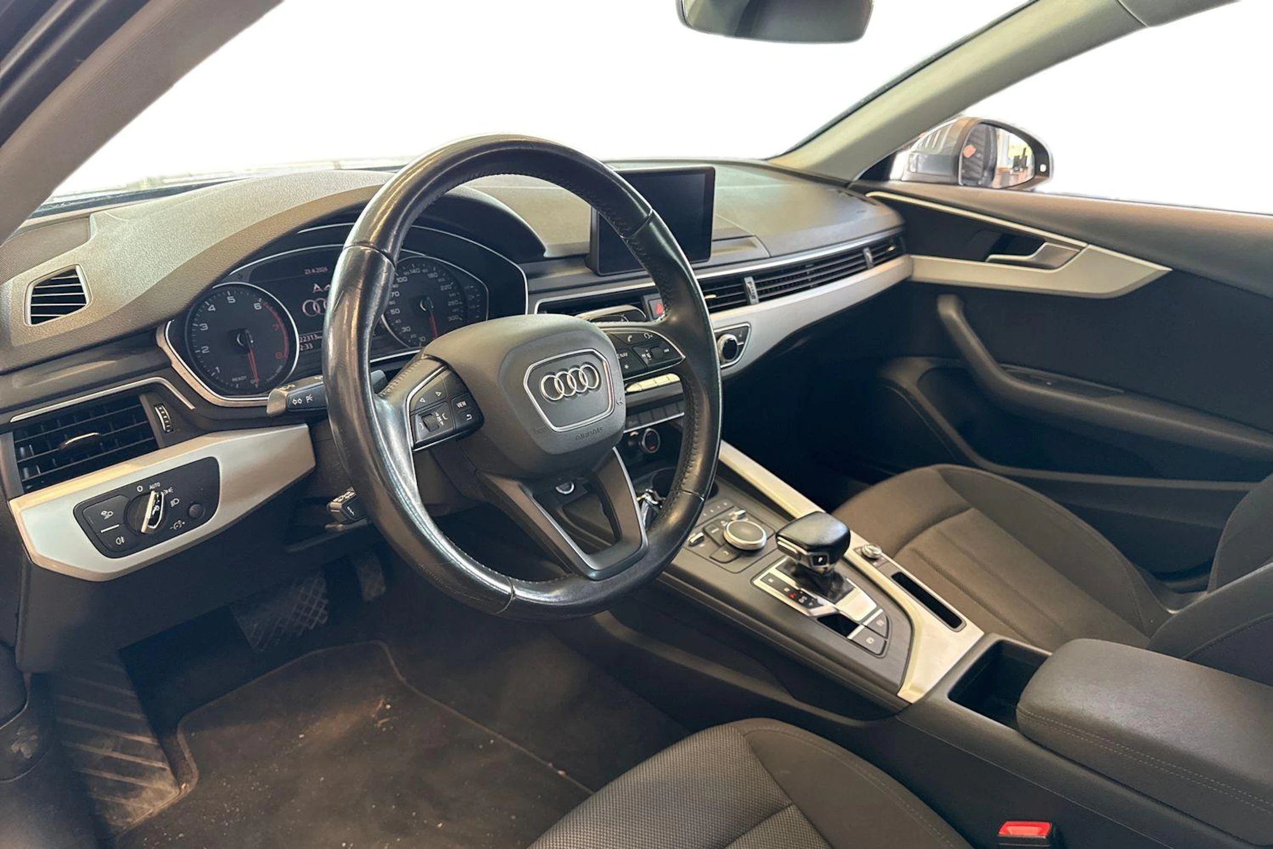 harmaa Audi A4 2016 kuva 3.