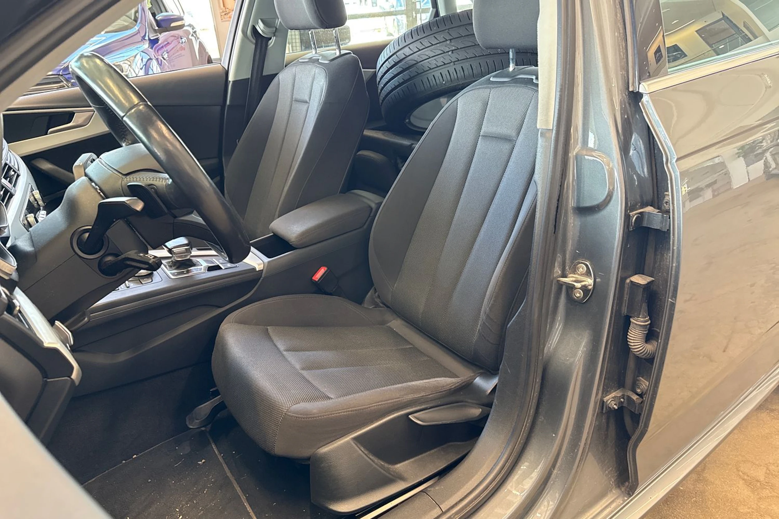 harmaa Audi A4 2016 kuva 4.