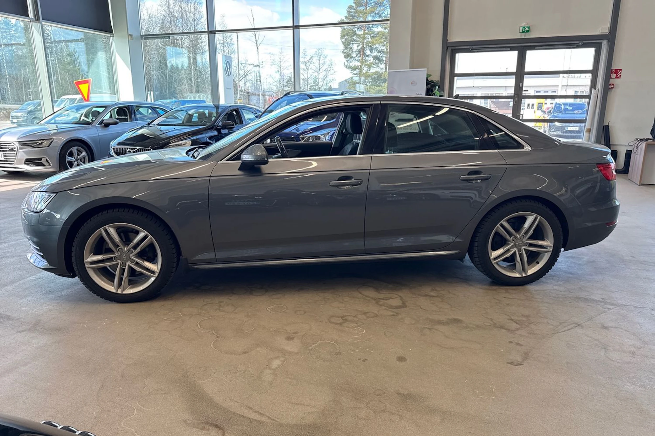harmaa Audi A4 2016 kuva 9.