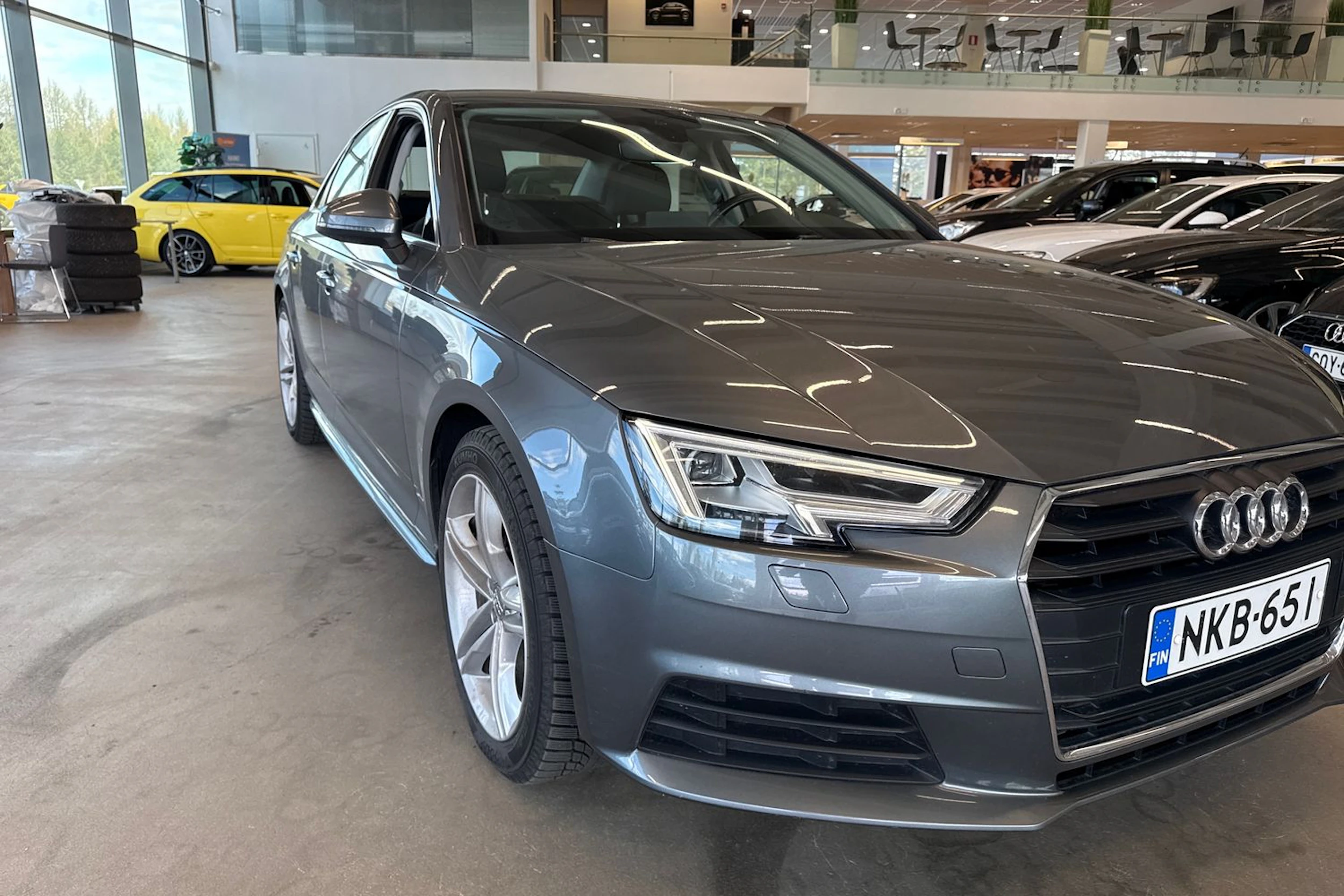 harmaa Audi A4 2016 kuva 10.