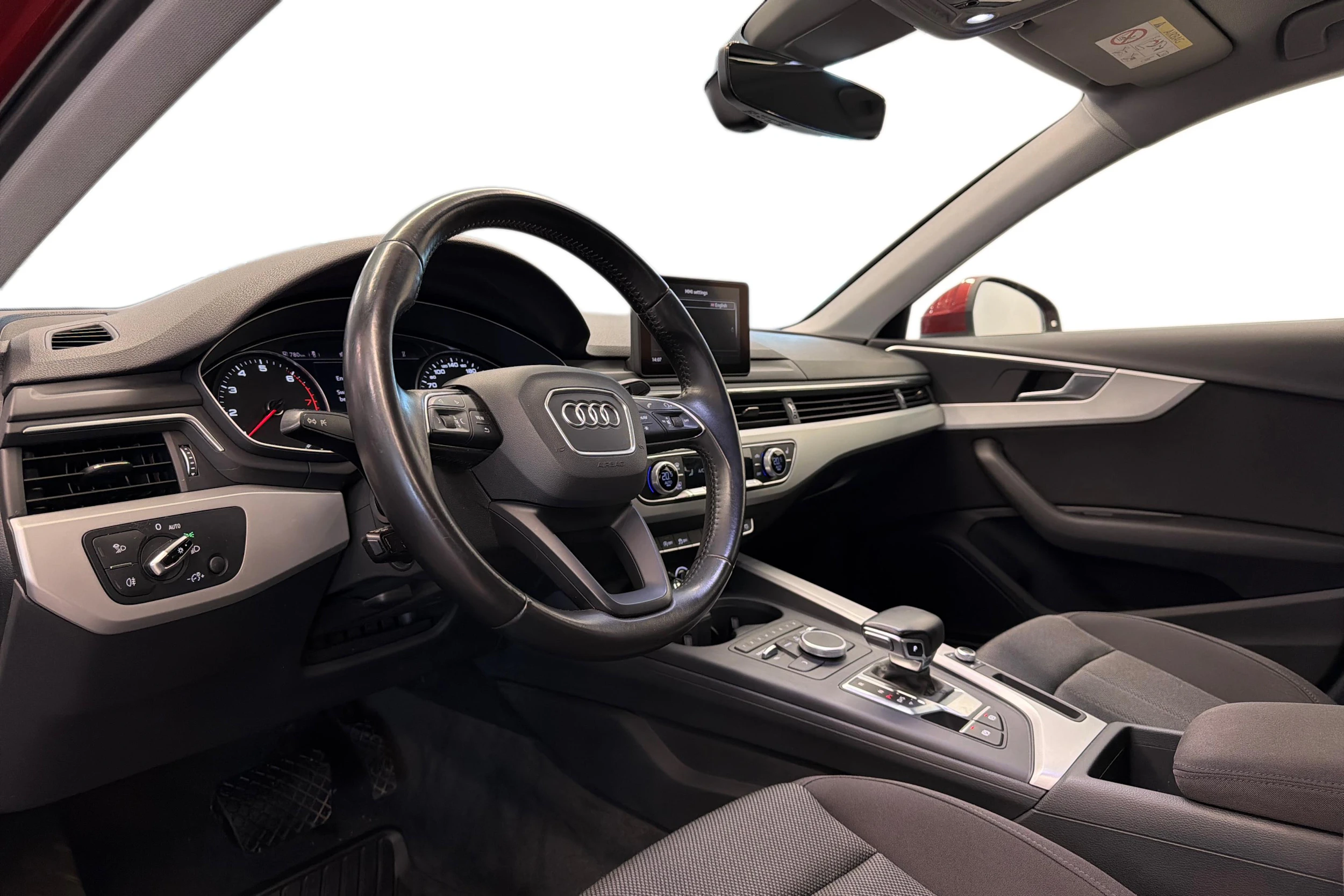 valkoinen Audi A4 2016 kuva 6.