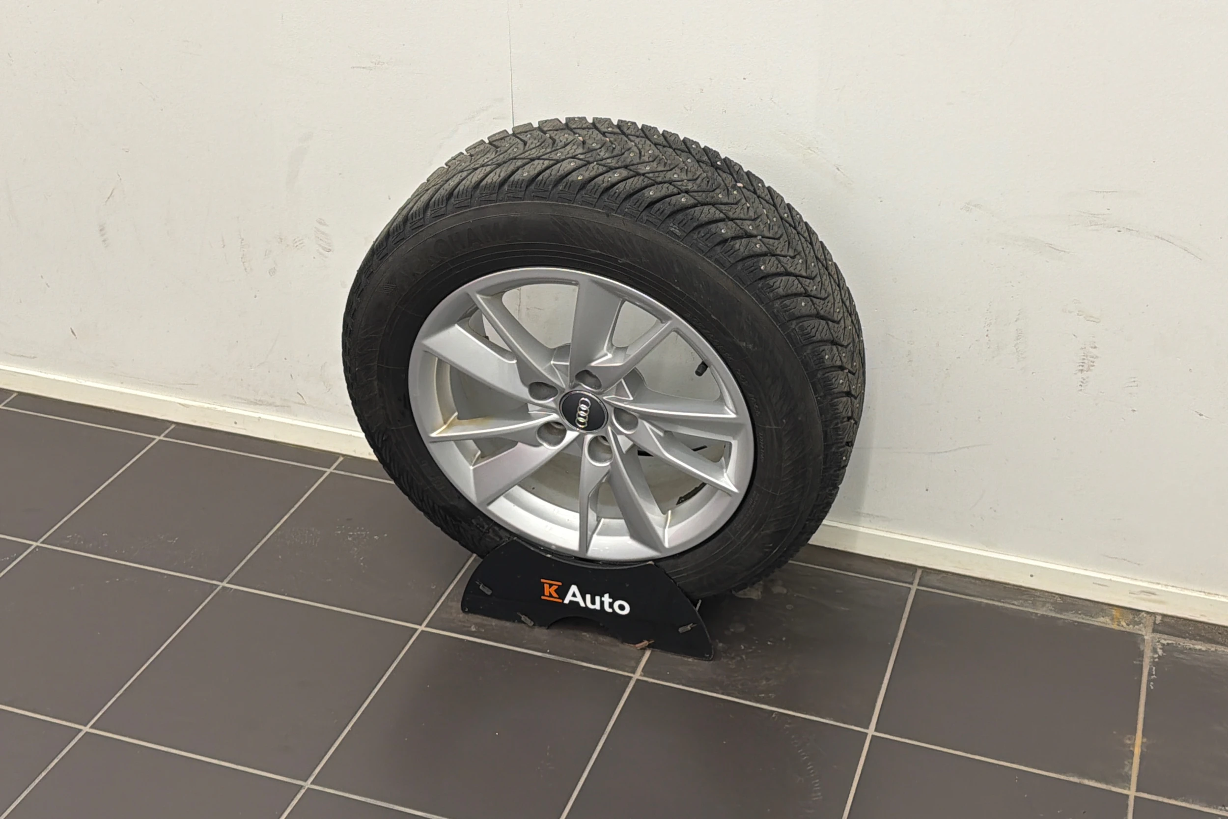 valkoinen Audi A4 2016 kuva 10.