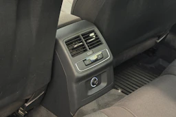 valkoinen Audi A4 2016 kuva 12.