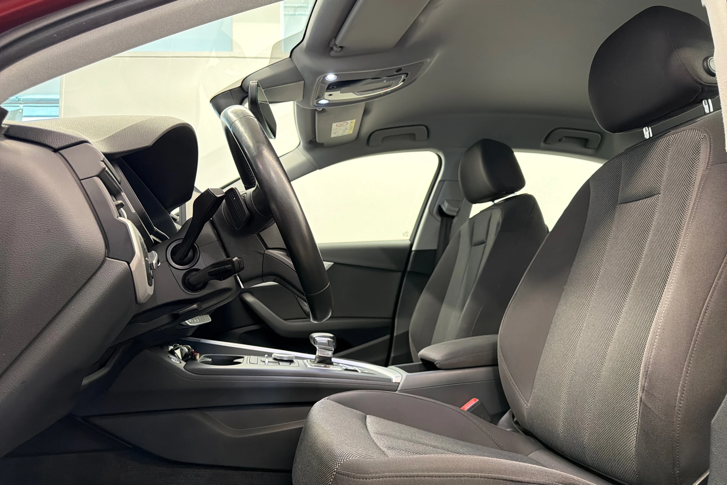 valkoinen Audi A4 2016 kuva 13.