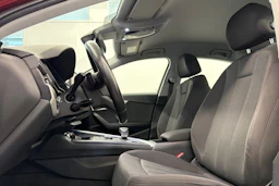 valkoinen Audi A4 2016 kuva 13.