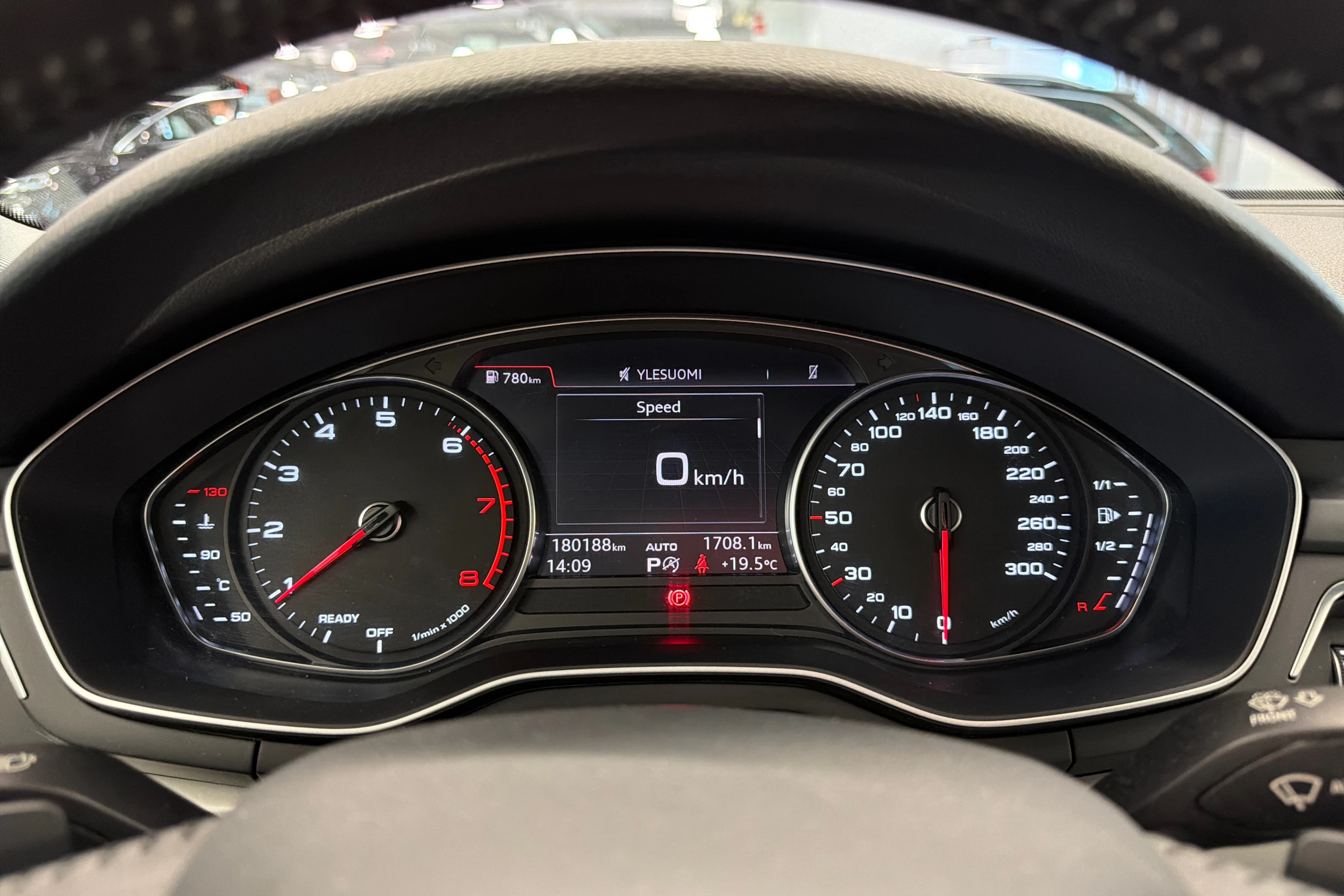 valkoinen Audi A4 2016 kuva 17.