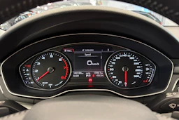 valkoinen Audi A4 2016 kuva 17.