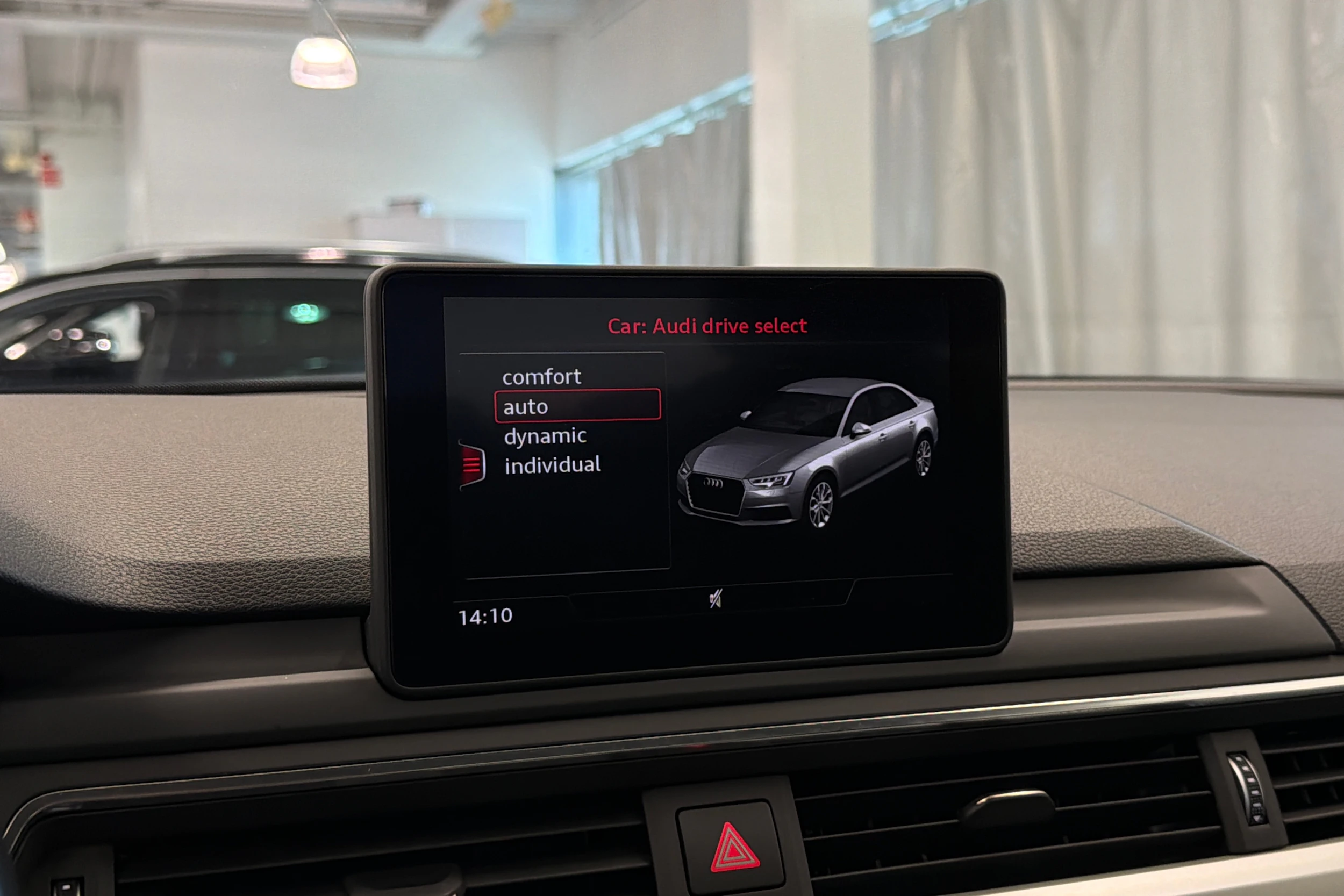 valkoinen Audi A4 2016 kuva 25.