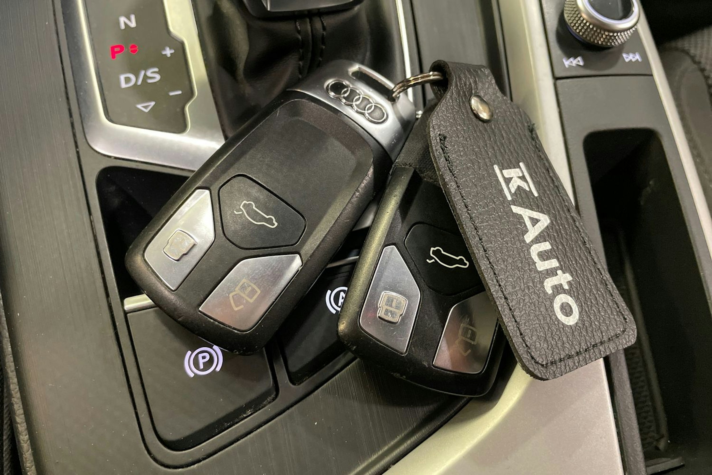 valkoinen Audi A4 2016 kuva 27.