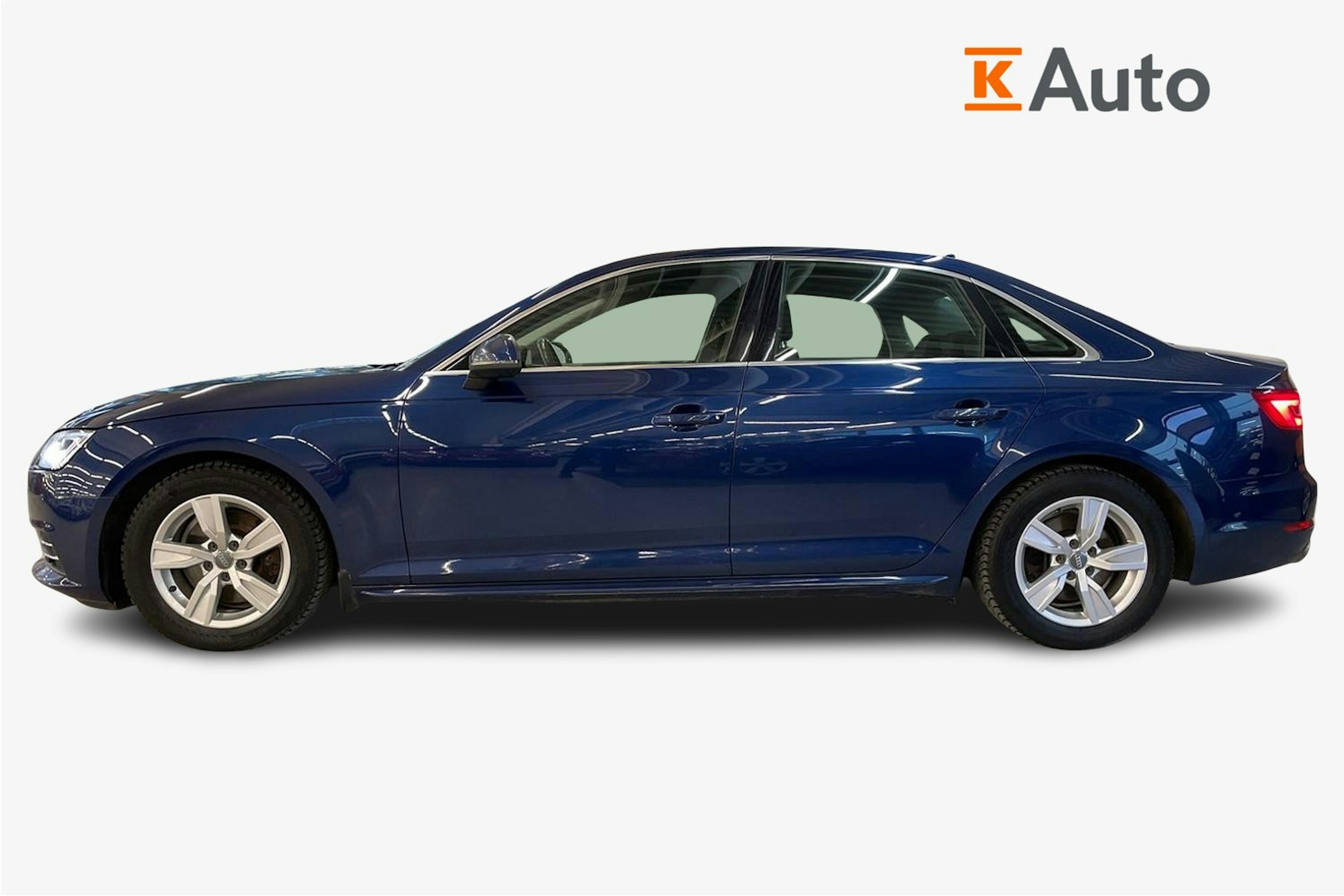 Sininen Audi A4 2016 kuva 6.