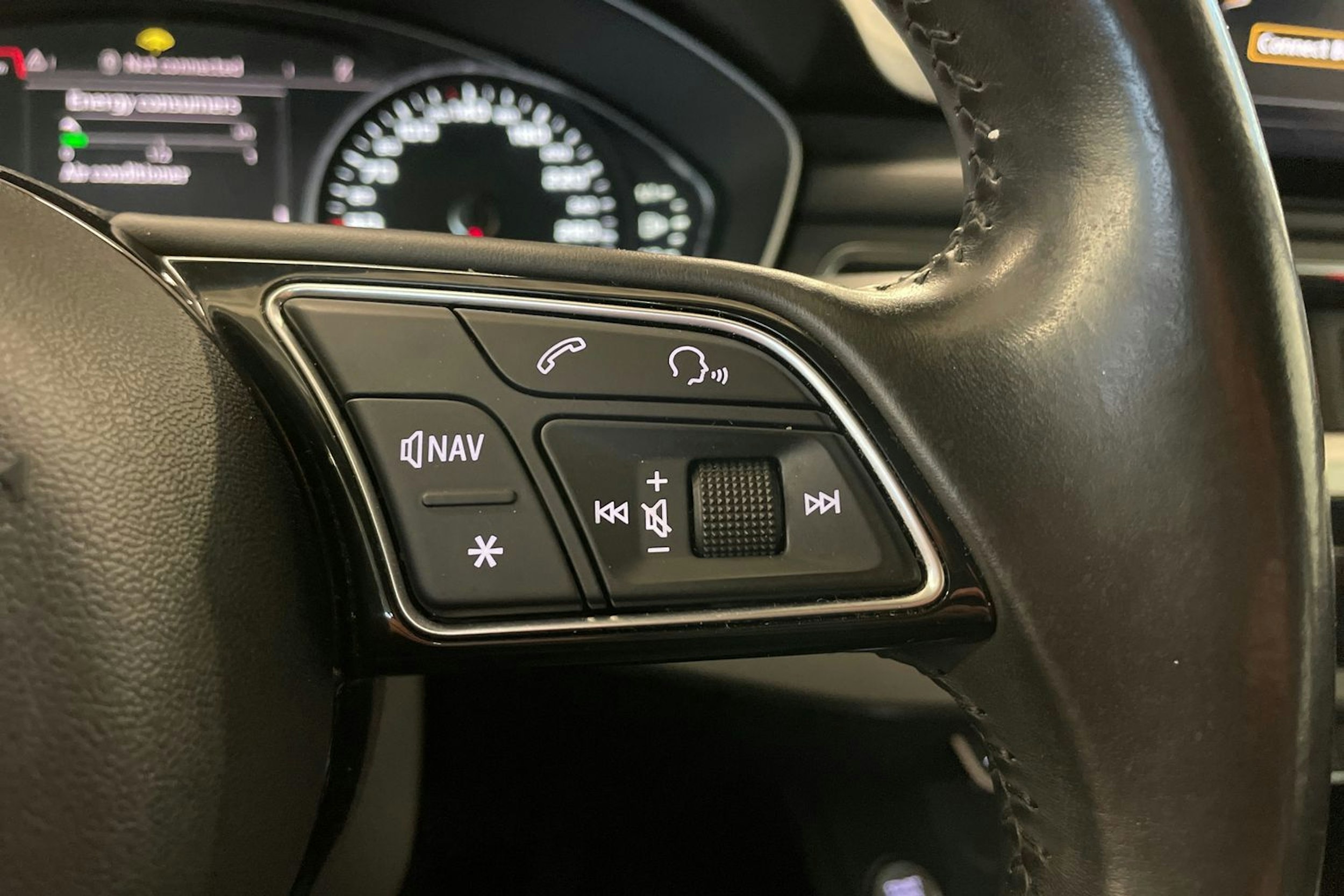 Sininen Audi A4 2016 kuva 17.