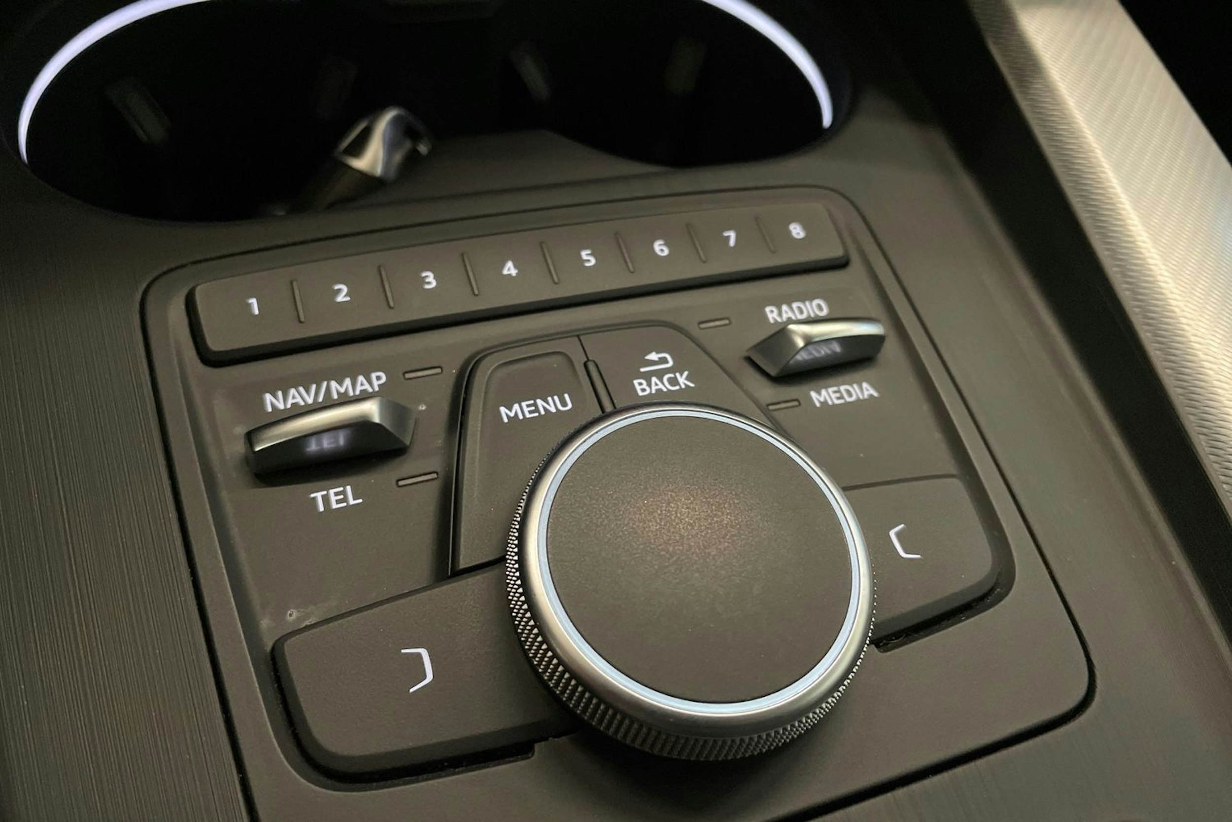 Sininen Audi A4 2016 kuva 23.