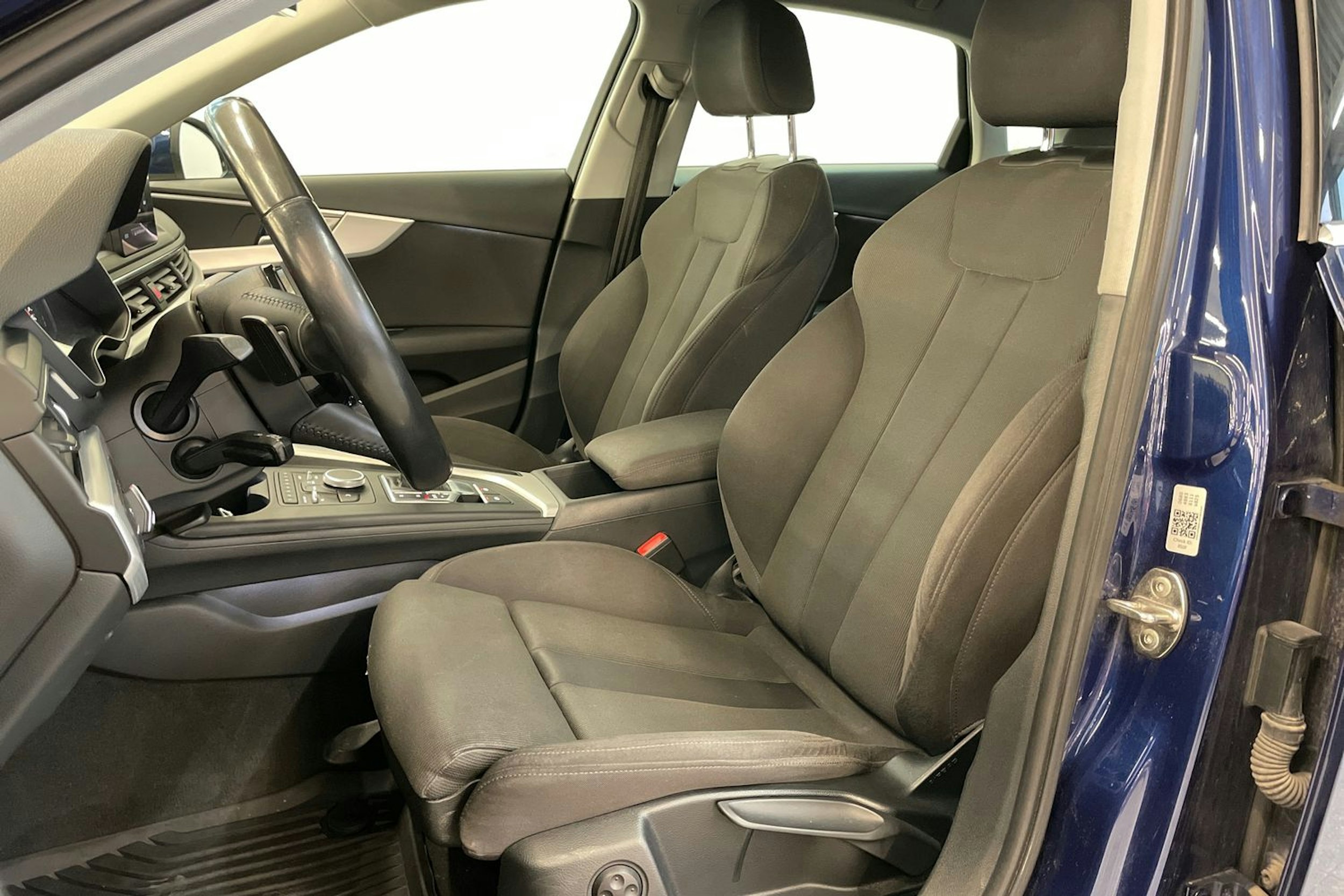 Sininen Audi A4 2016 kuva 24.