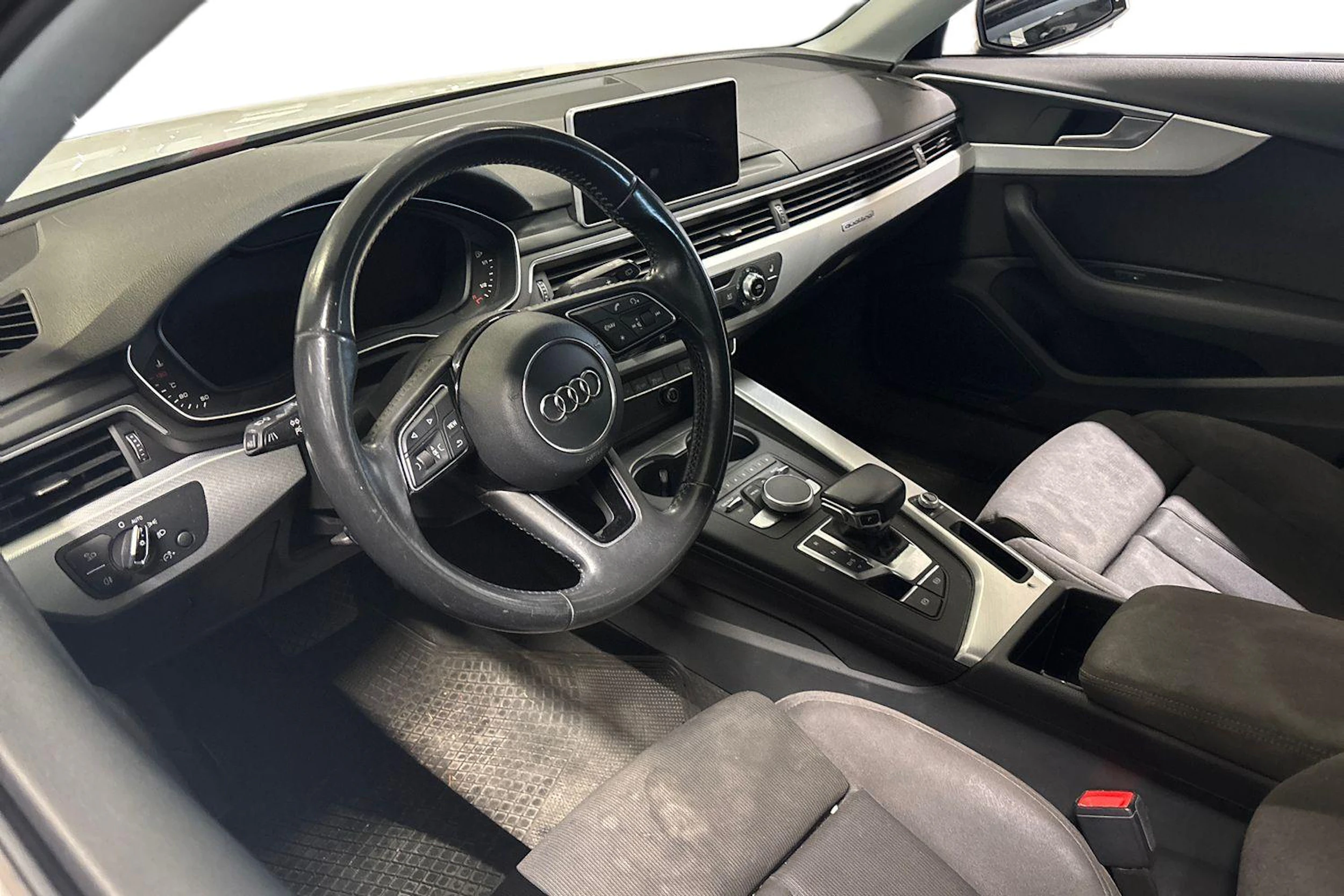 valkoinen Audi A4 2016 kuva 3.