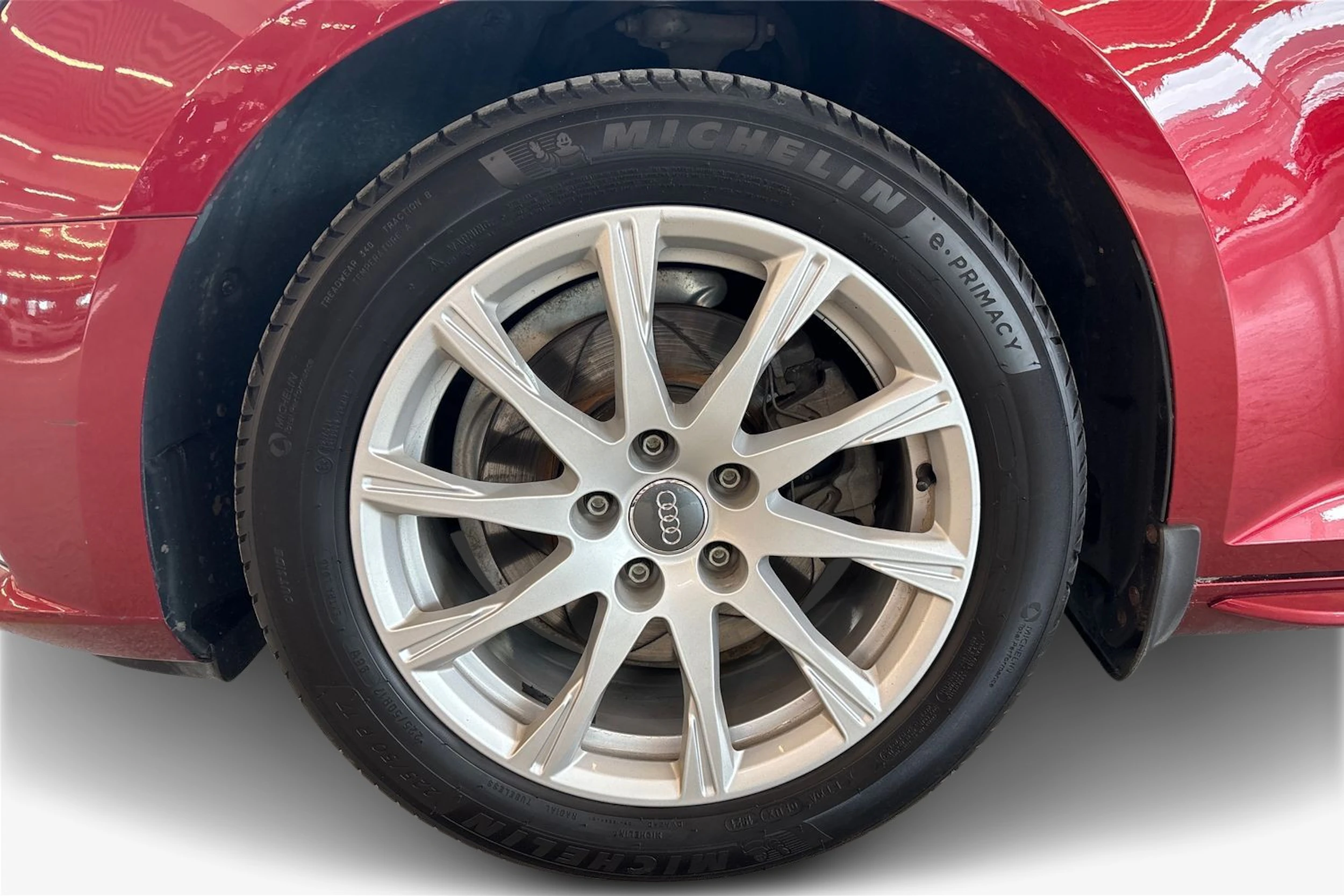 Valkoinen Audi A4 2016 kuva 12.