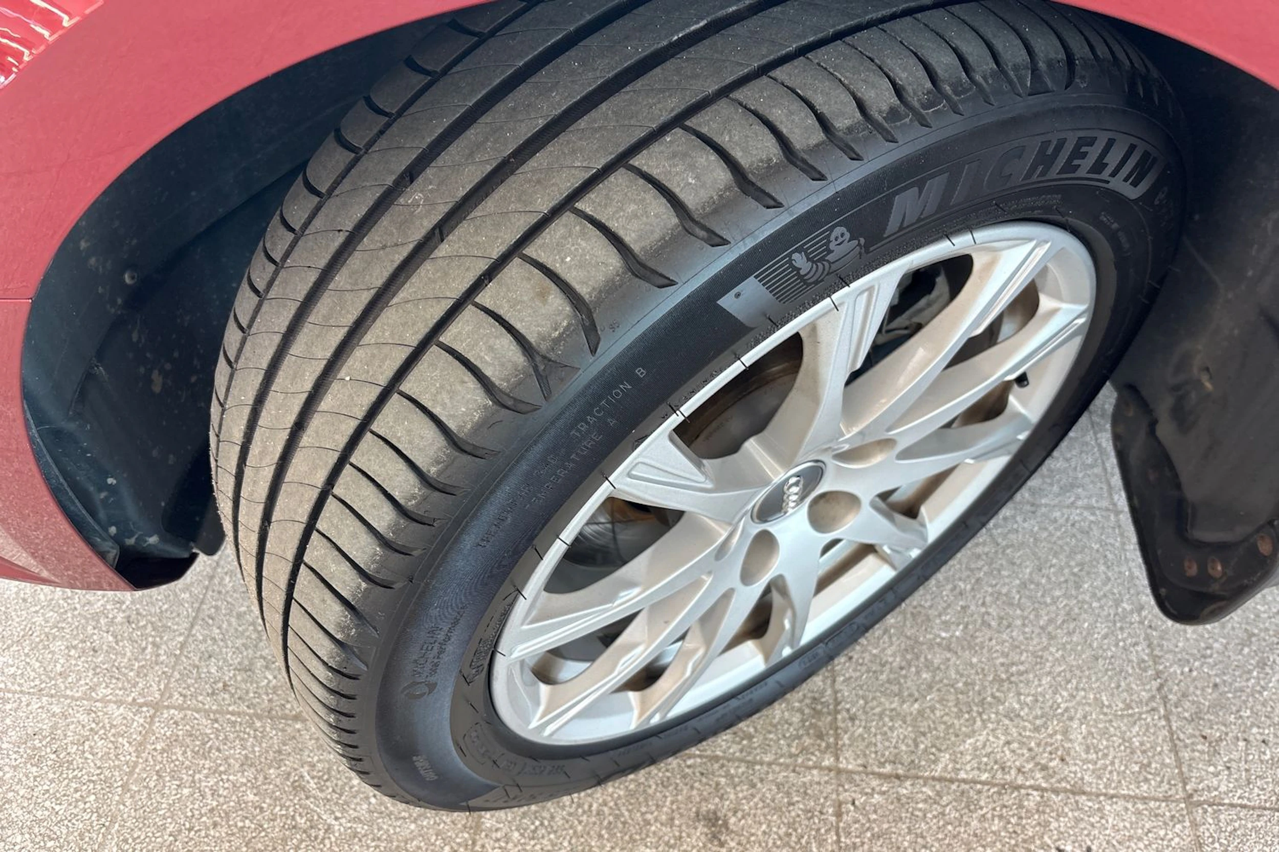 Valkoinen Audi A4 2016 kuva 16.