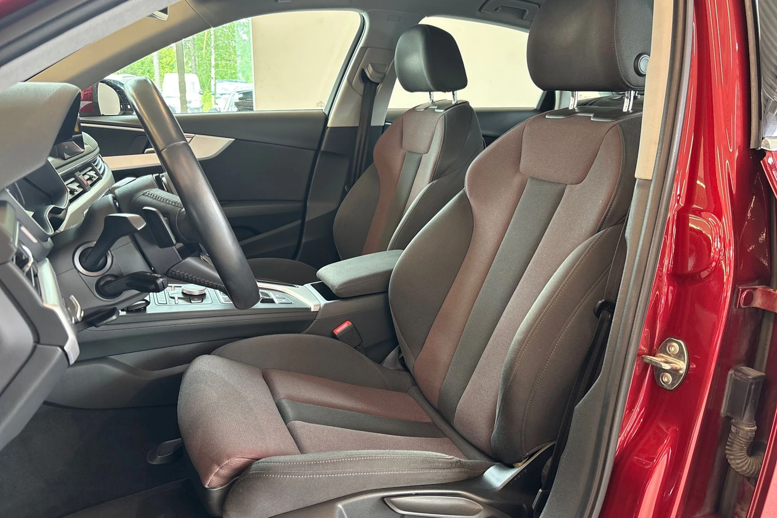 Valkoinen Audi A4 2016 kuva 17.