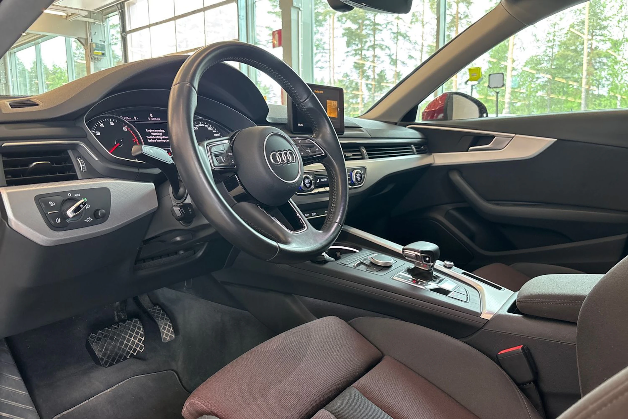 Valkoinen Audi A4 2016 kuva 18.
