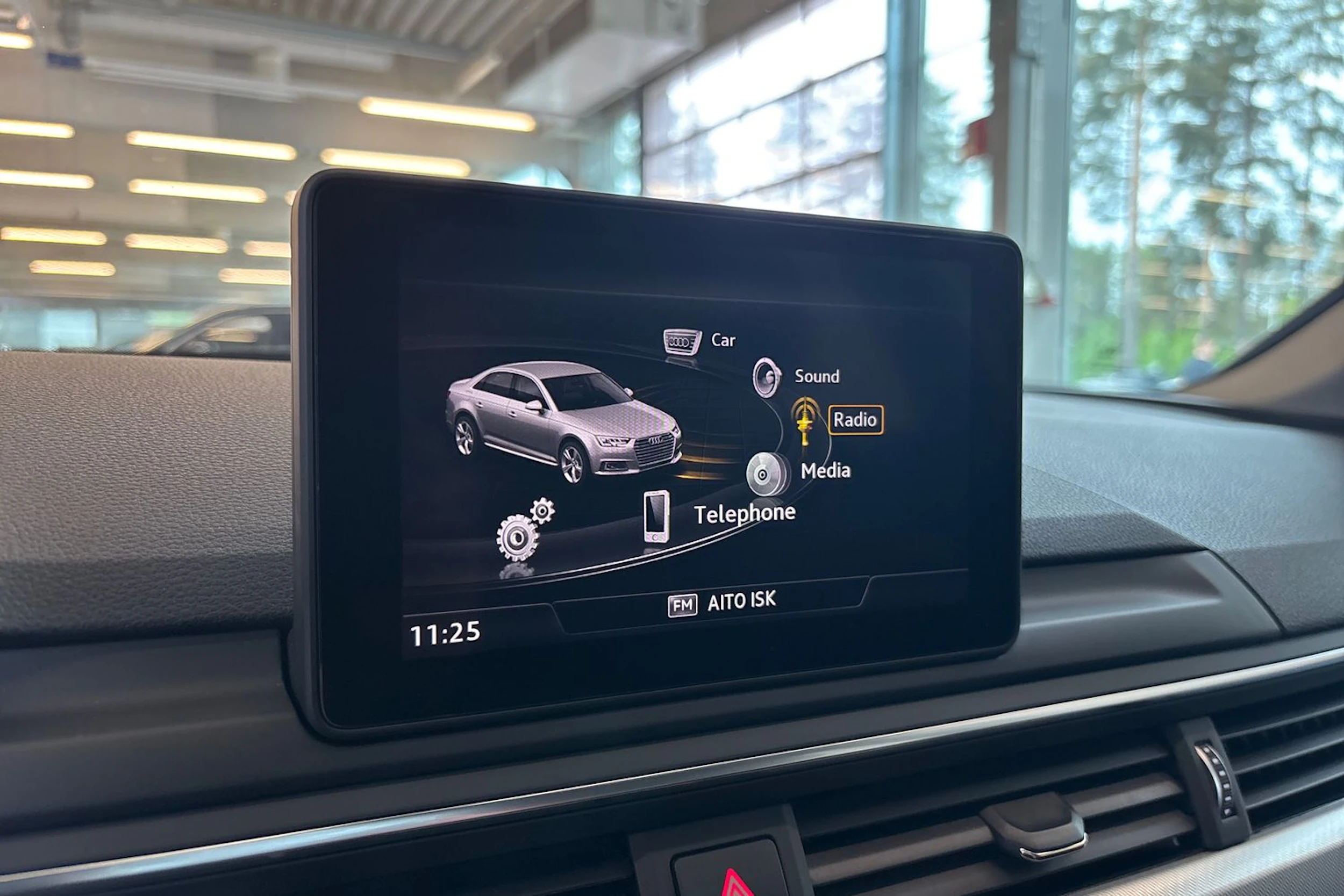 Valkoinen Audi A4 2016 kuva 23.