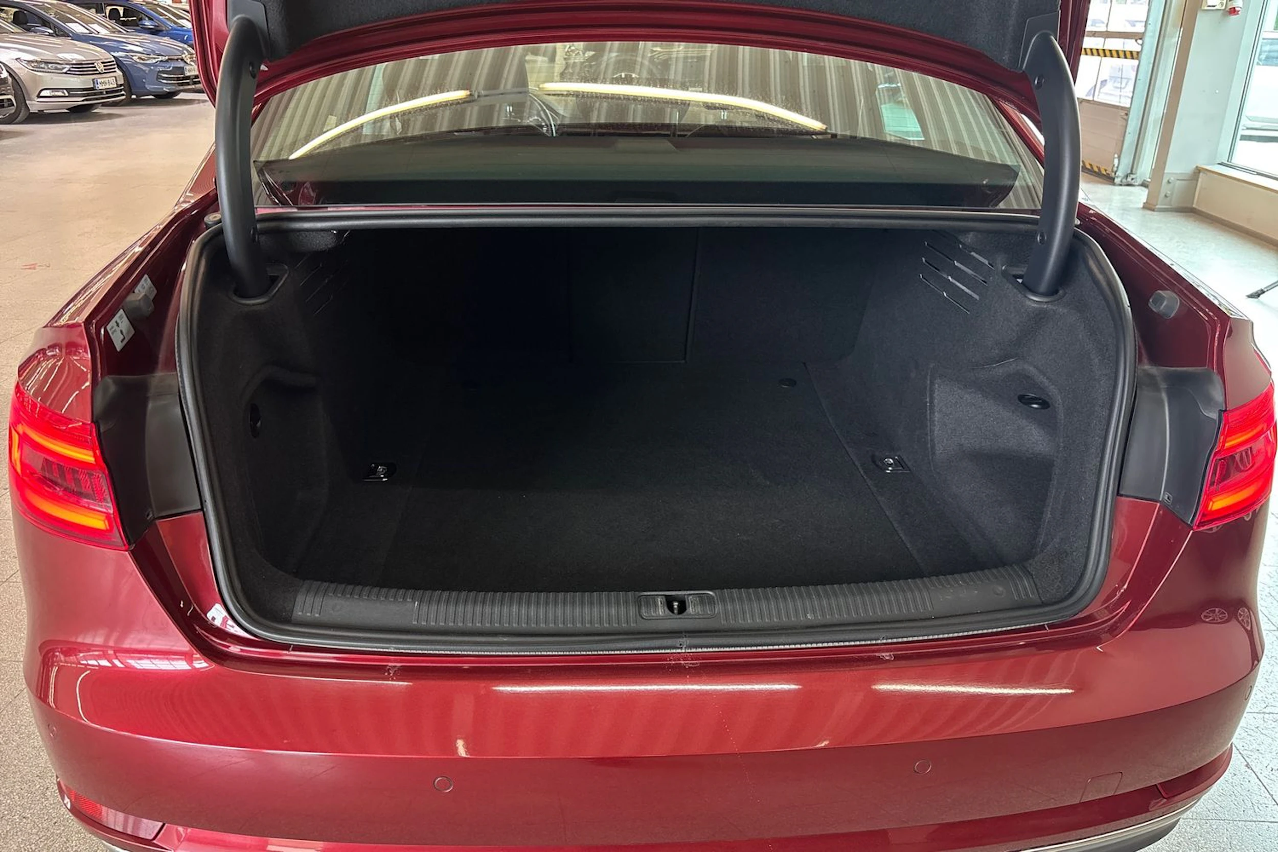 Valkoinen Audi A4 2016 kuva 25.