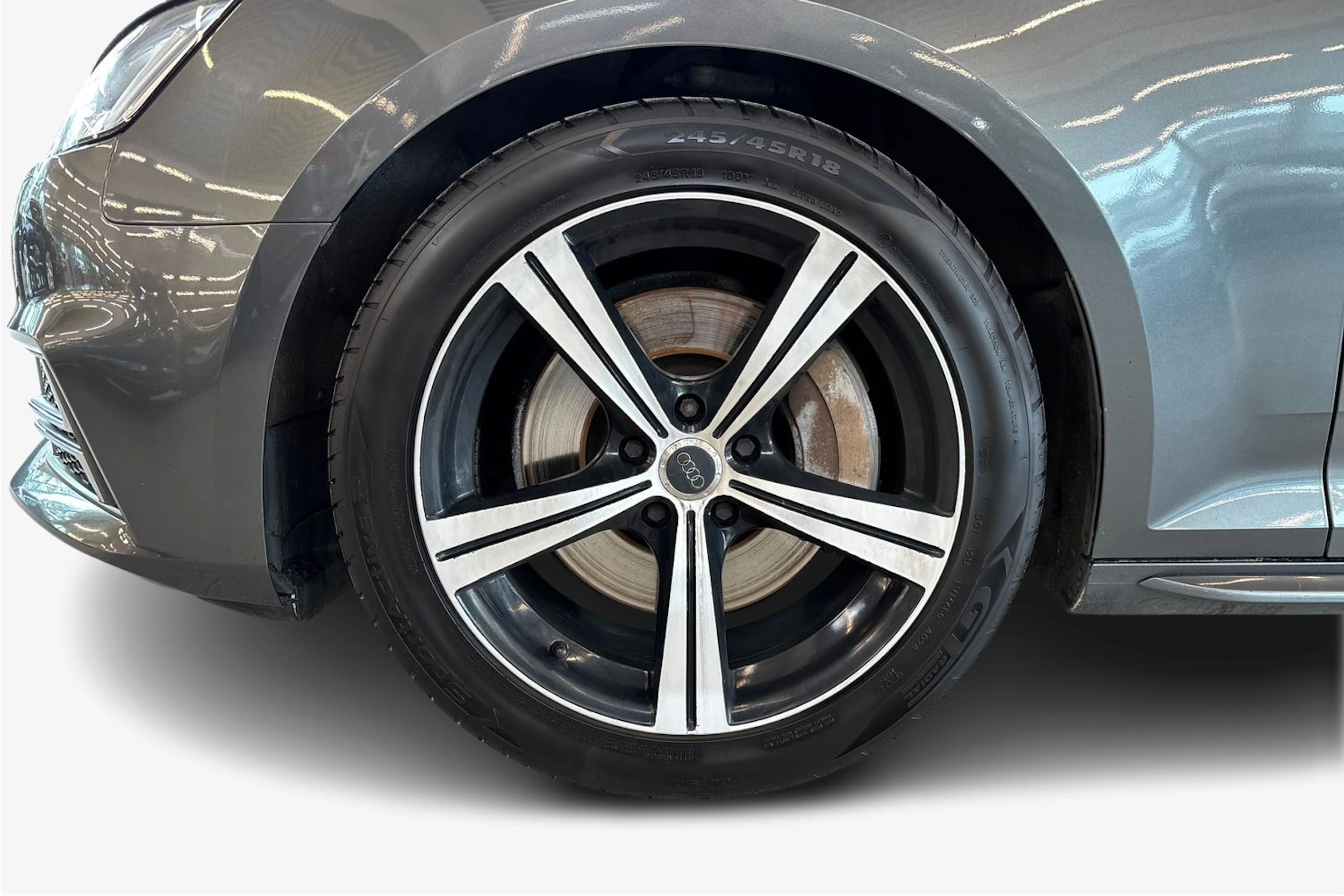 Harmaa Audi A4 2016 kuva 9.