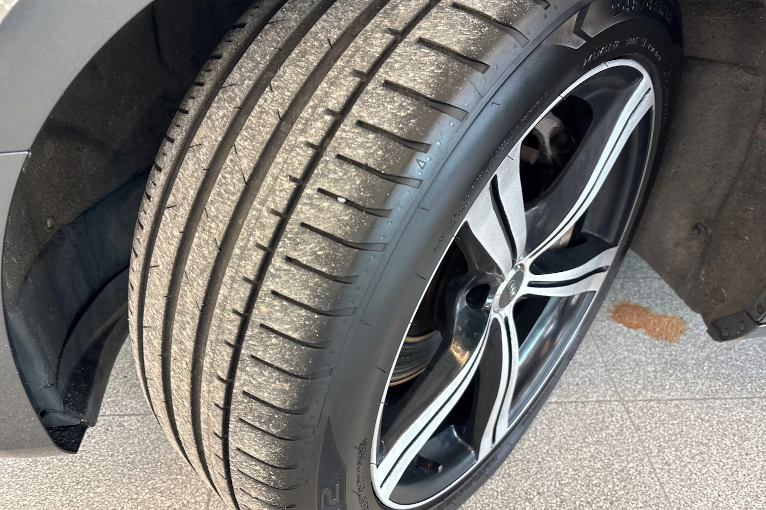 Harmaa Audi A4 2016 kuva 10.