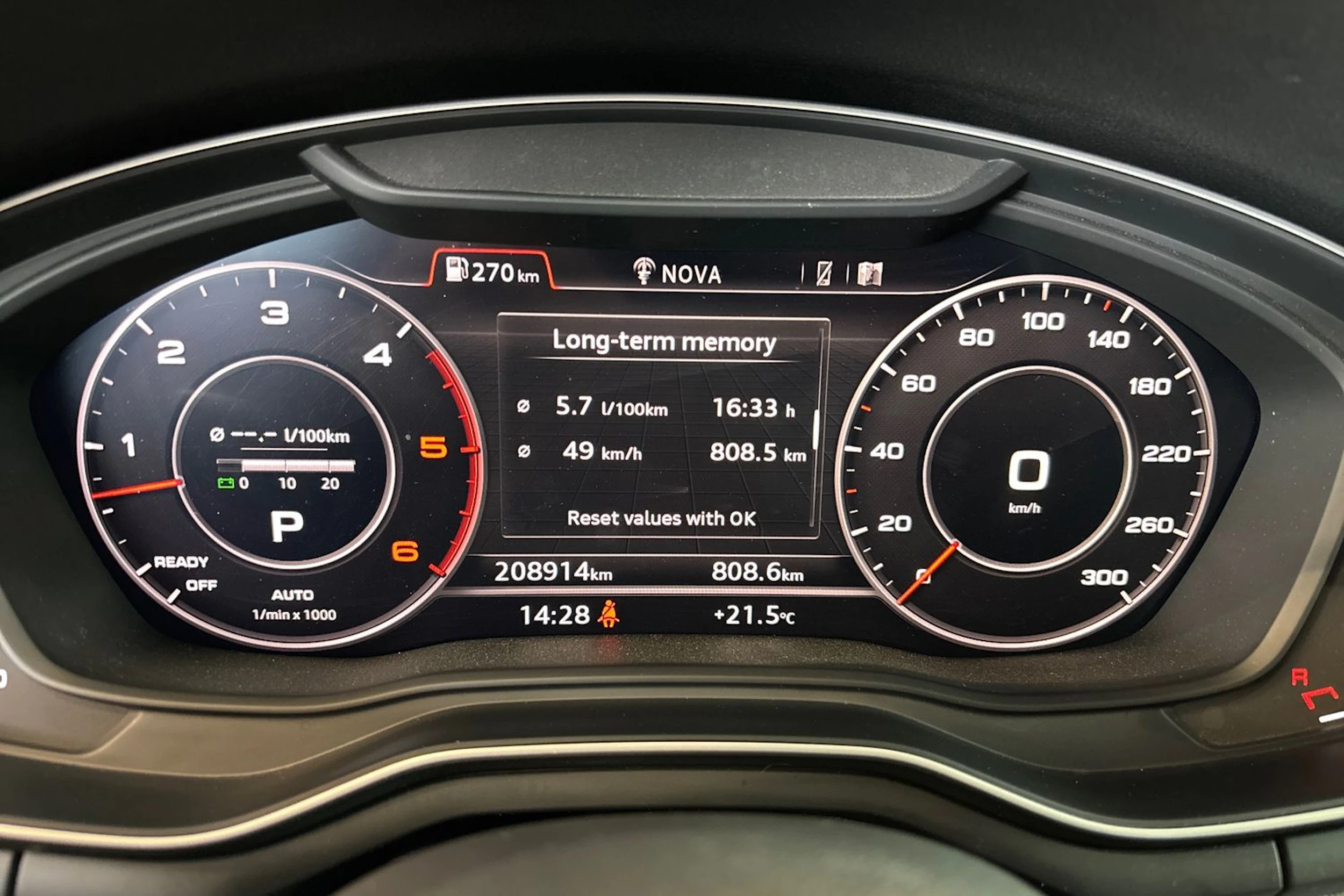 Harmaa Audi A4 2016 kuva 11.
