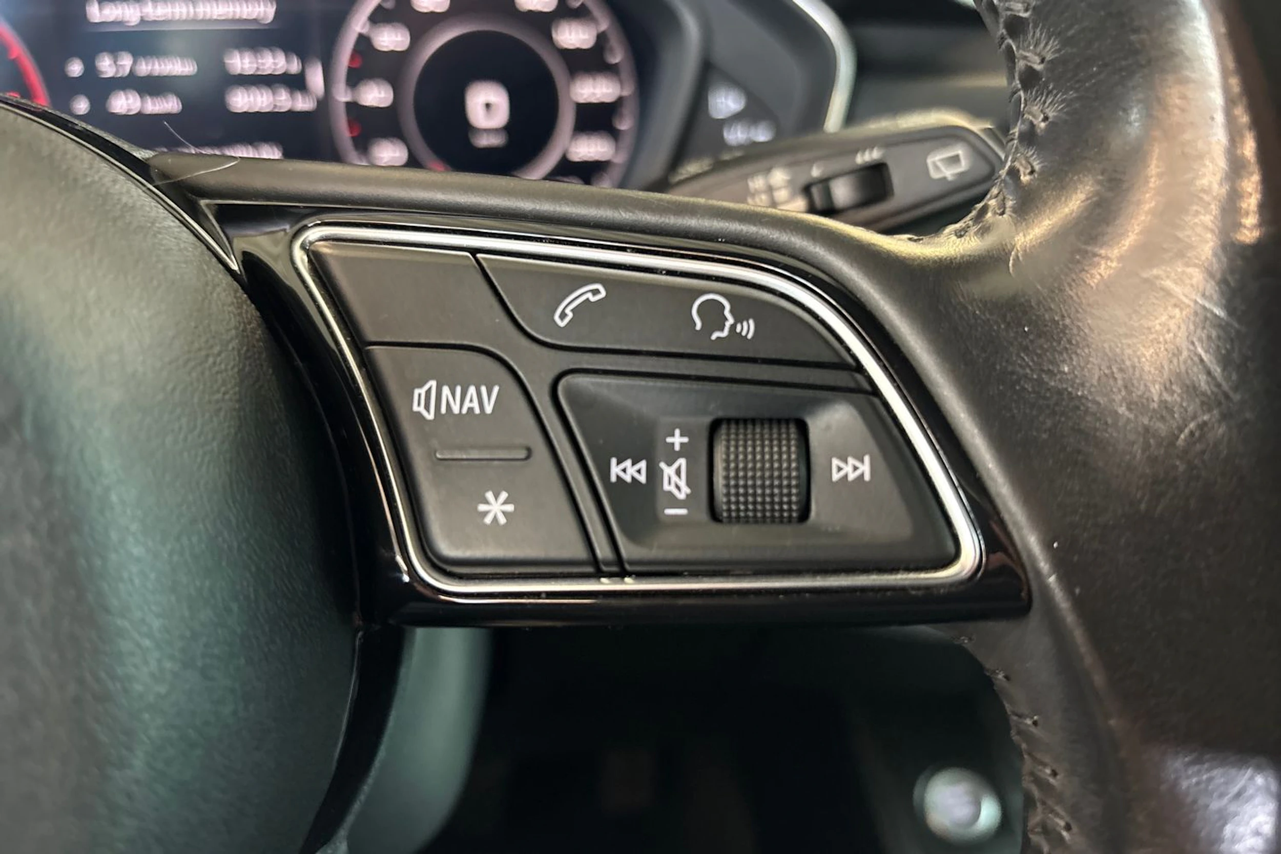 Harmaa Audi A4 2016 kuva 12.