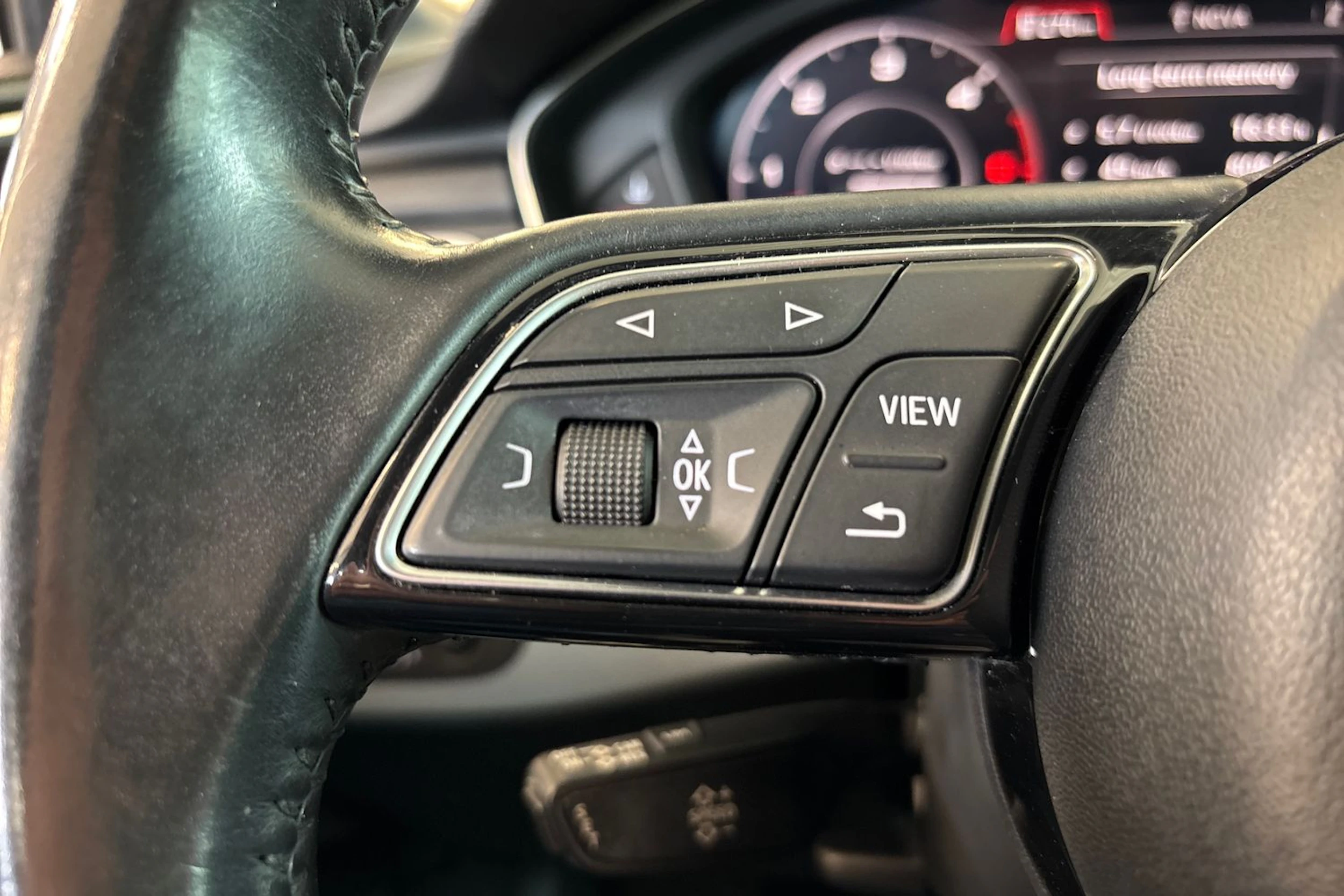 Harmaa Audi A4 2016 kuva 13.