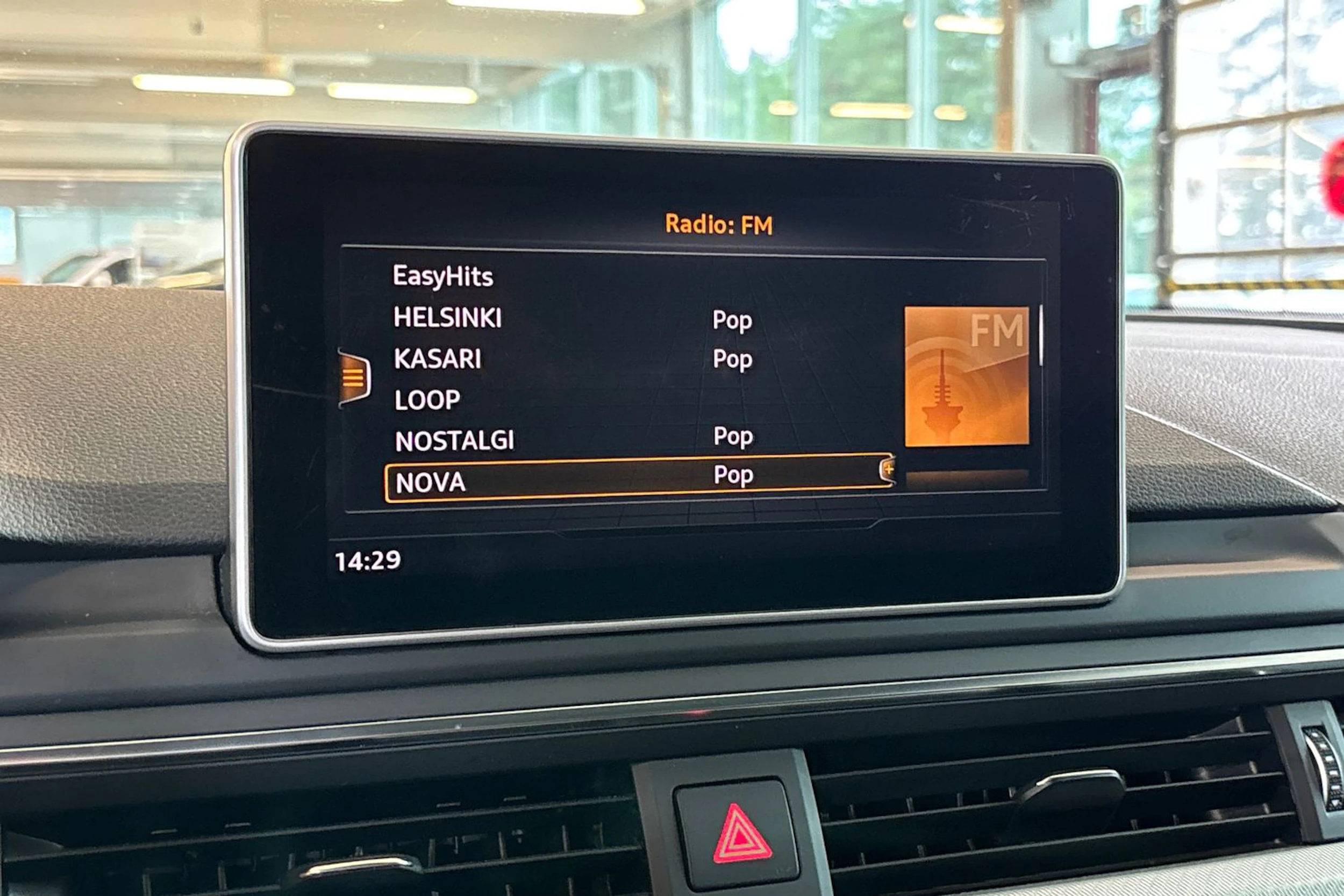 Harmaa Audi A4 2016 kuva 15.