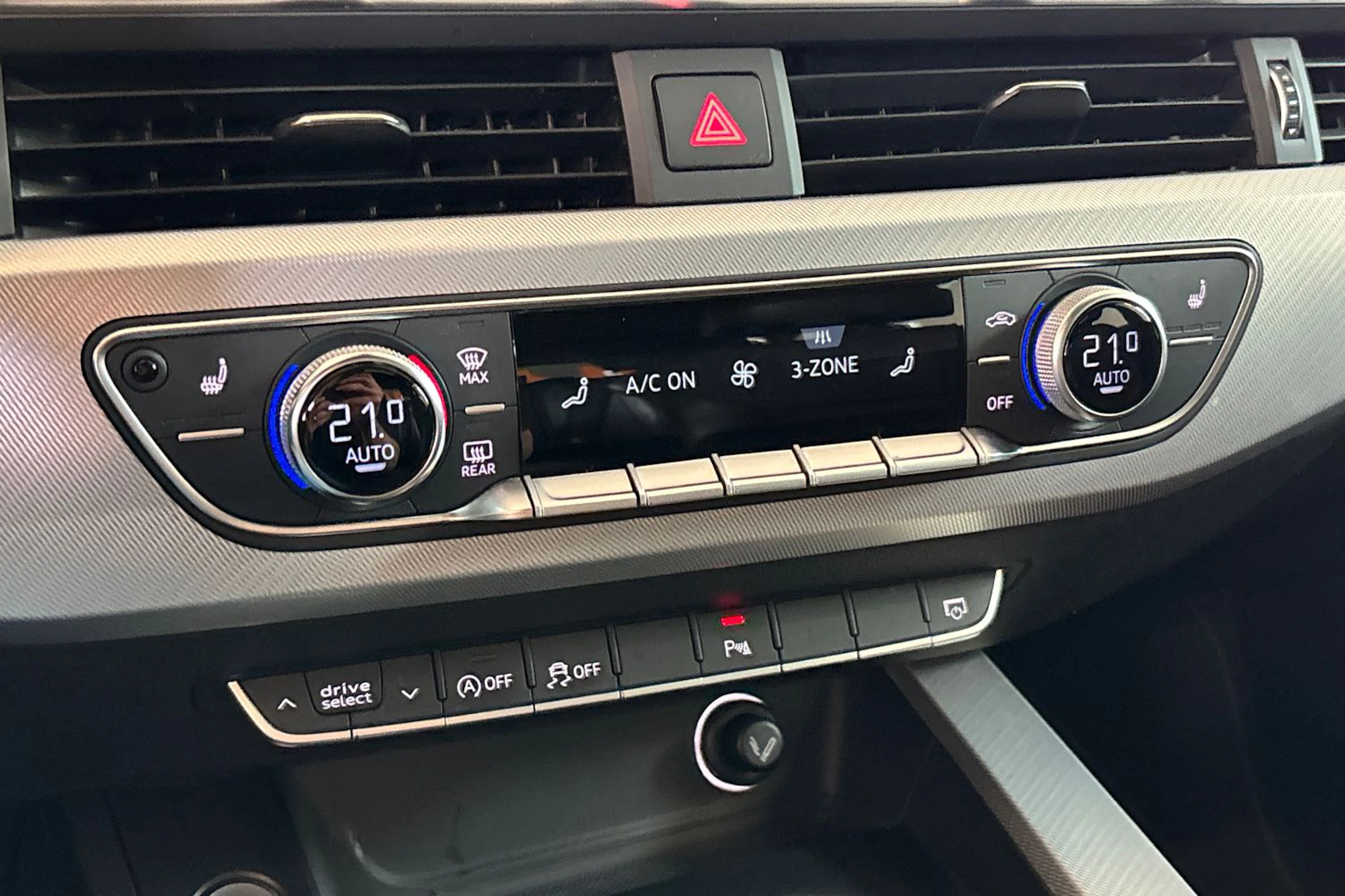 Harmaa Audi A4 2016 kuva 17.