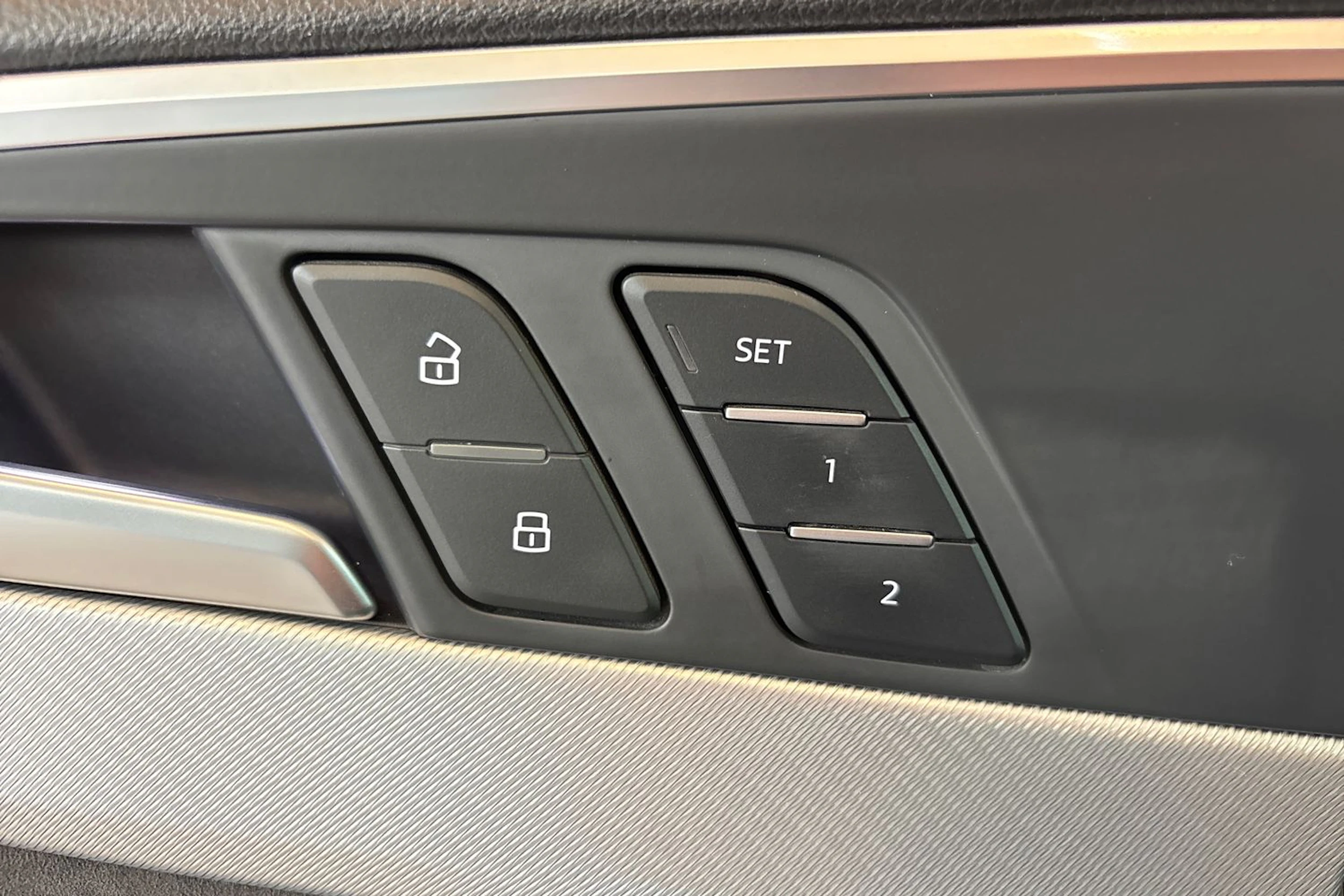 Harmaa Audi A4 2016 kuva 19.