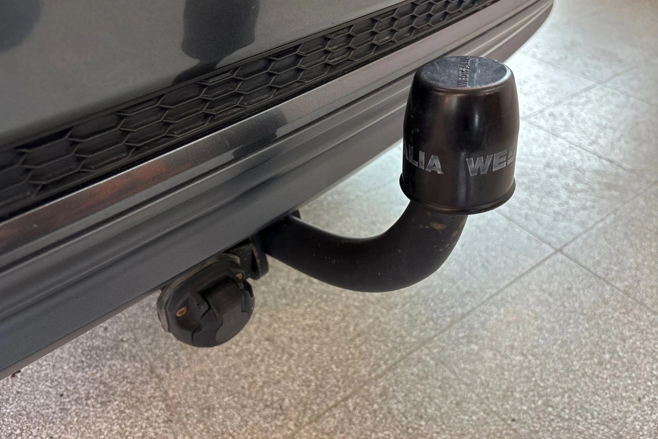 Harmaa Audi A4 2016 kuva 22.