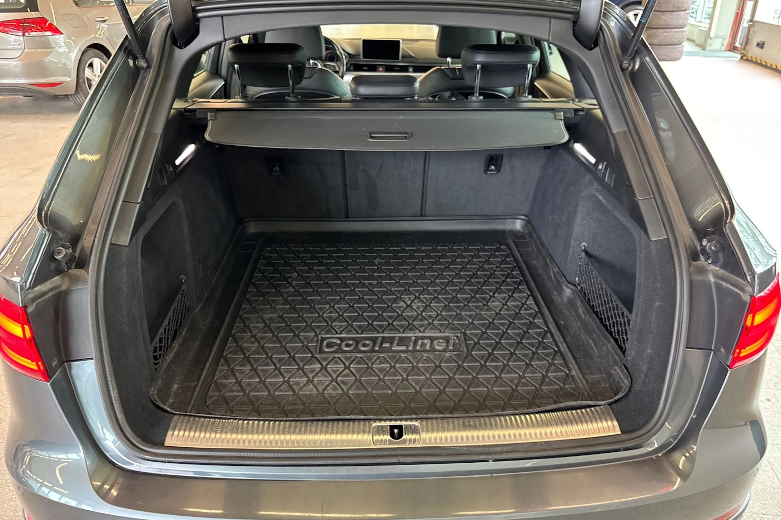 Harmaa Audi A4 2016 kuva 23.