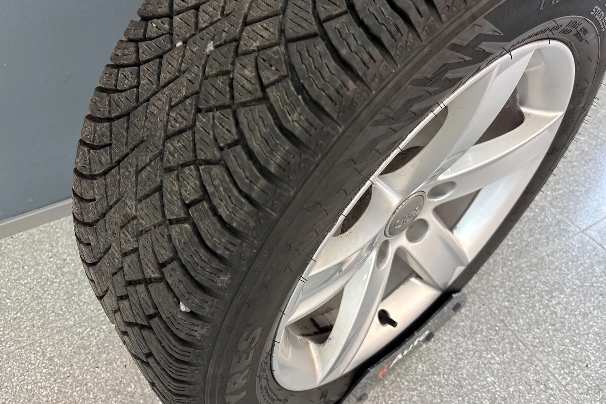 Harmaa Audi A4 2016 kuva 25.