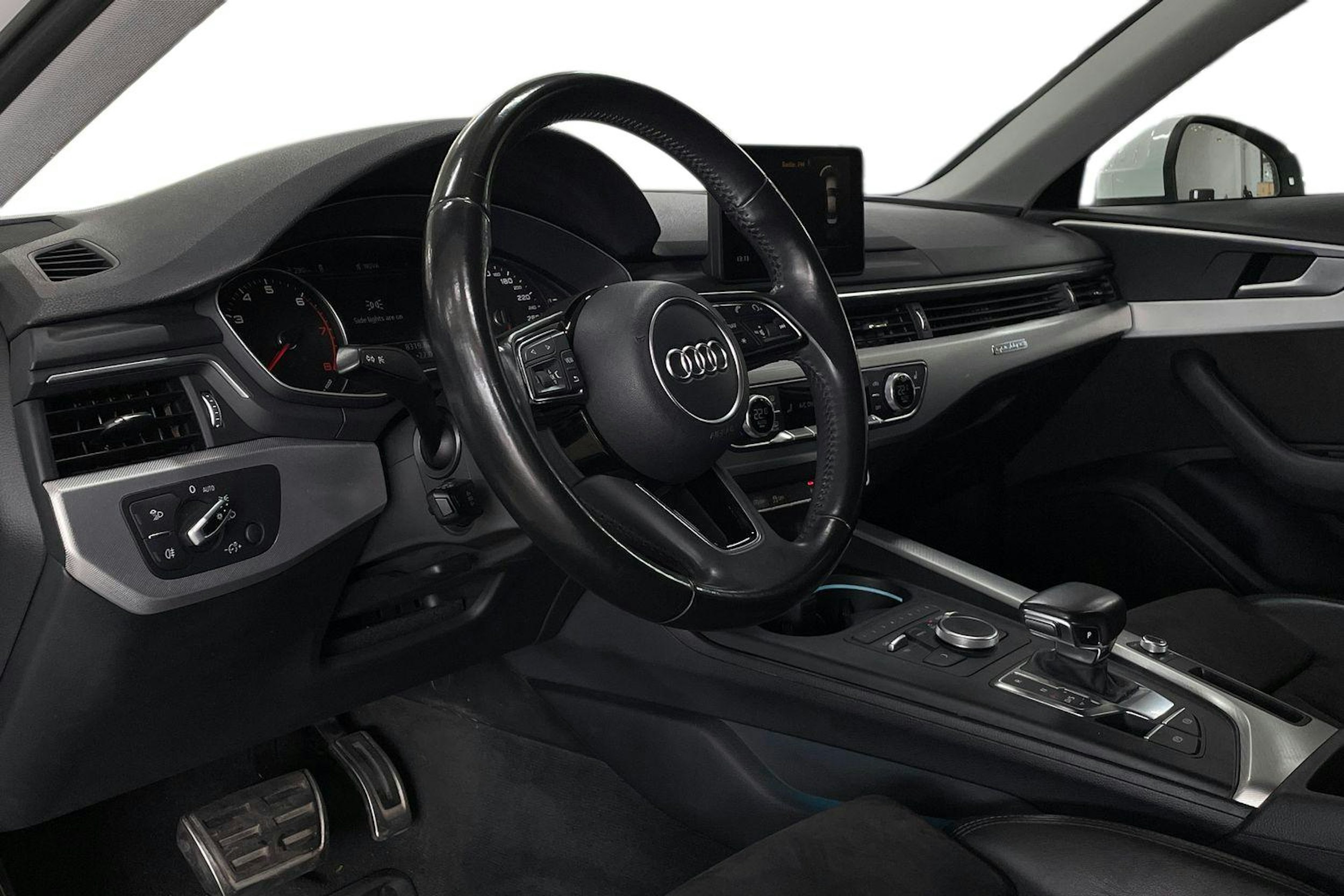 Valkoinen Audi A4 2016 kuva 6.
