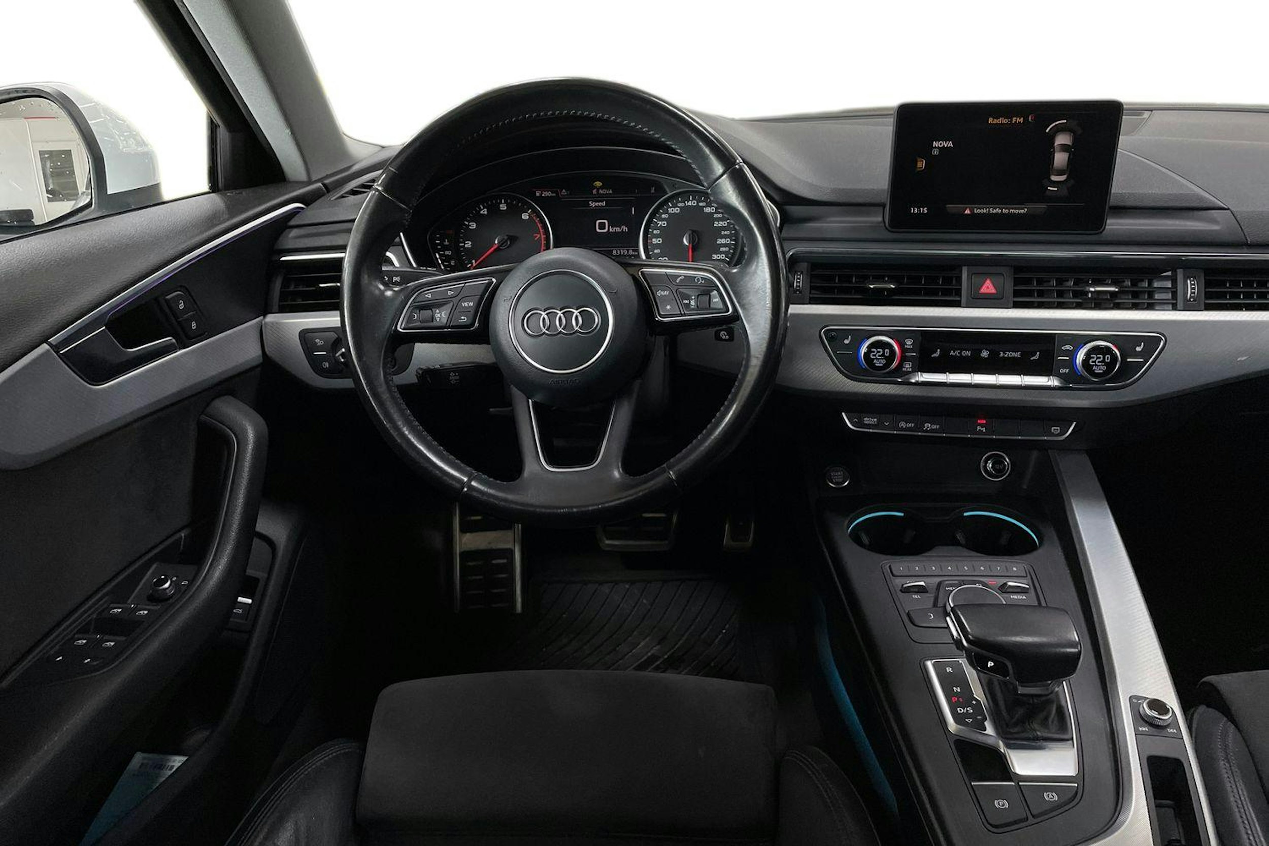 Valkoinen Audi A4 2016 kuva 7.