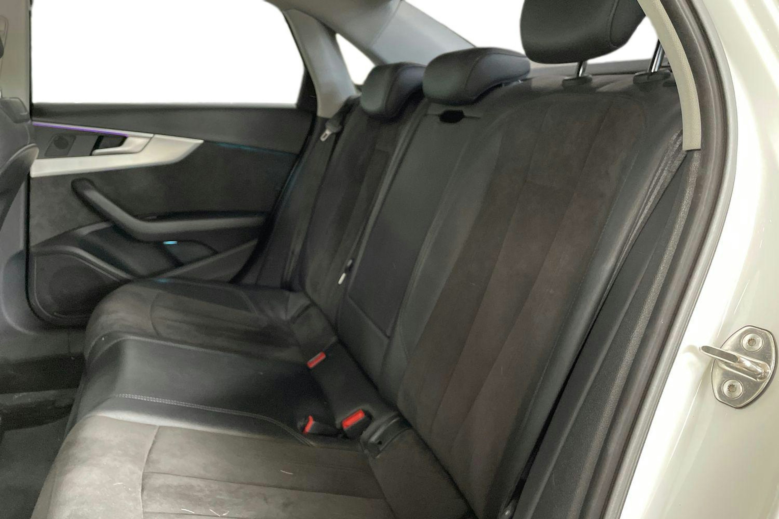 Valkoinen Audi A4 2016 kuva 8.