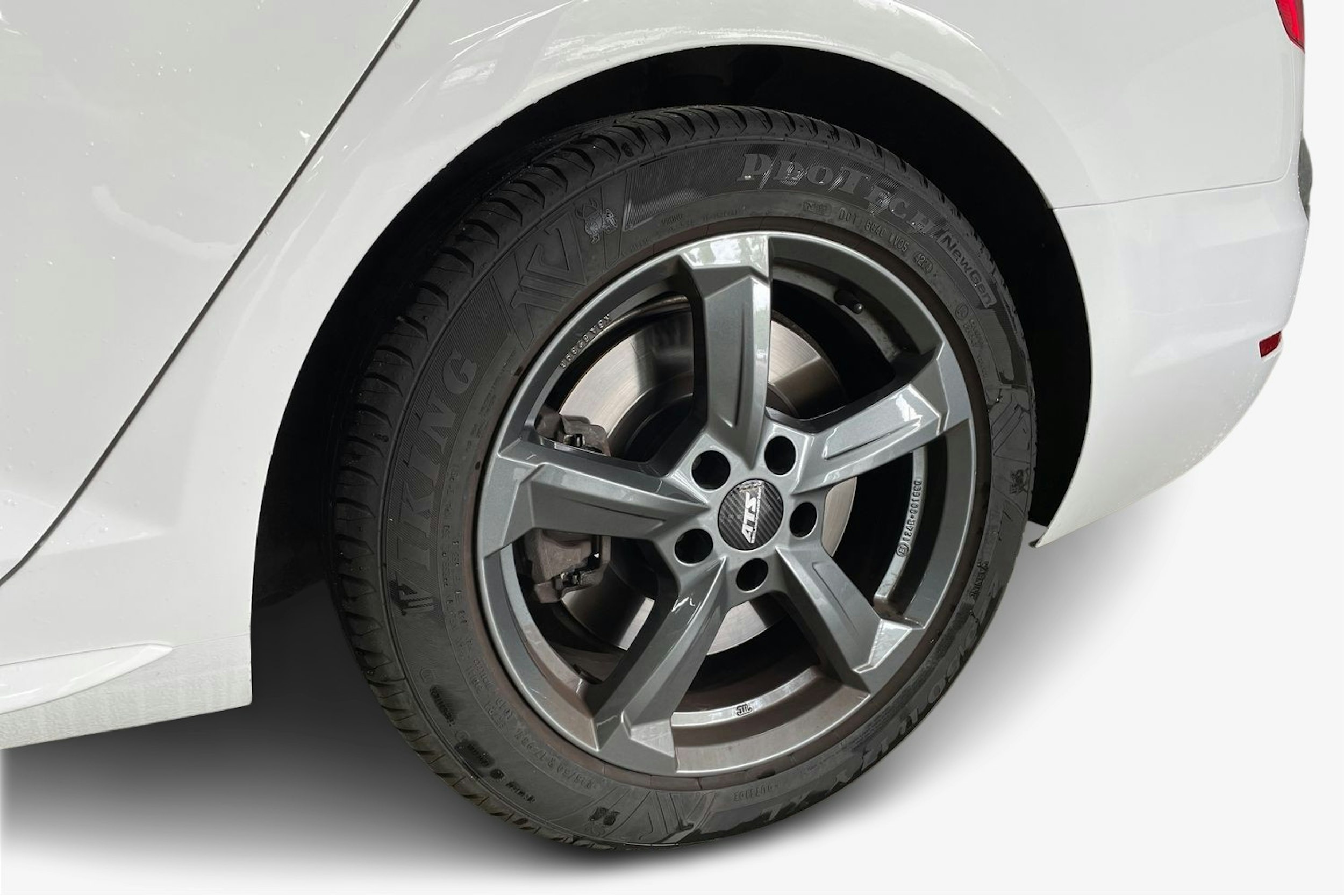 Valkoinen Audi A4 2016 kuva 9.