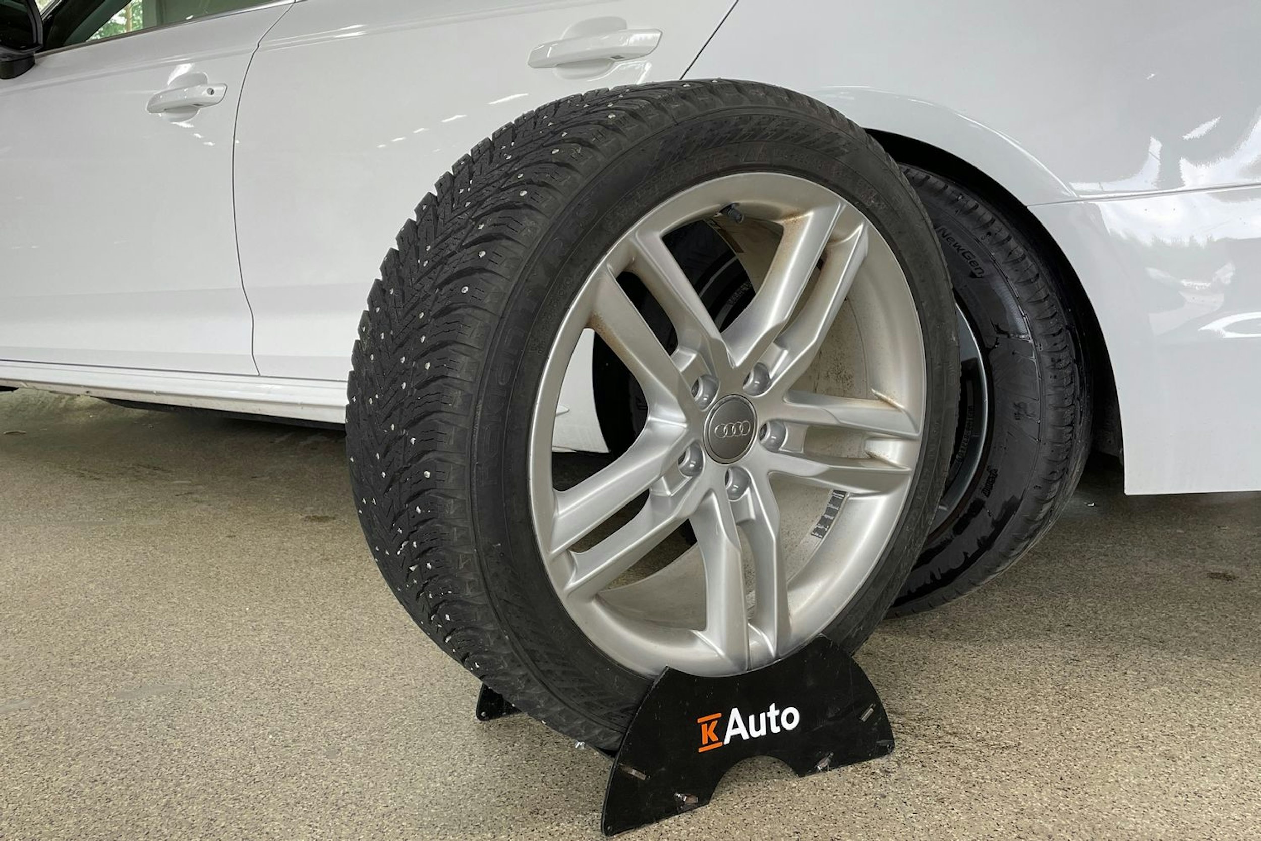 Valkoinen Audi A4 2016 kuva 10.