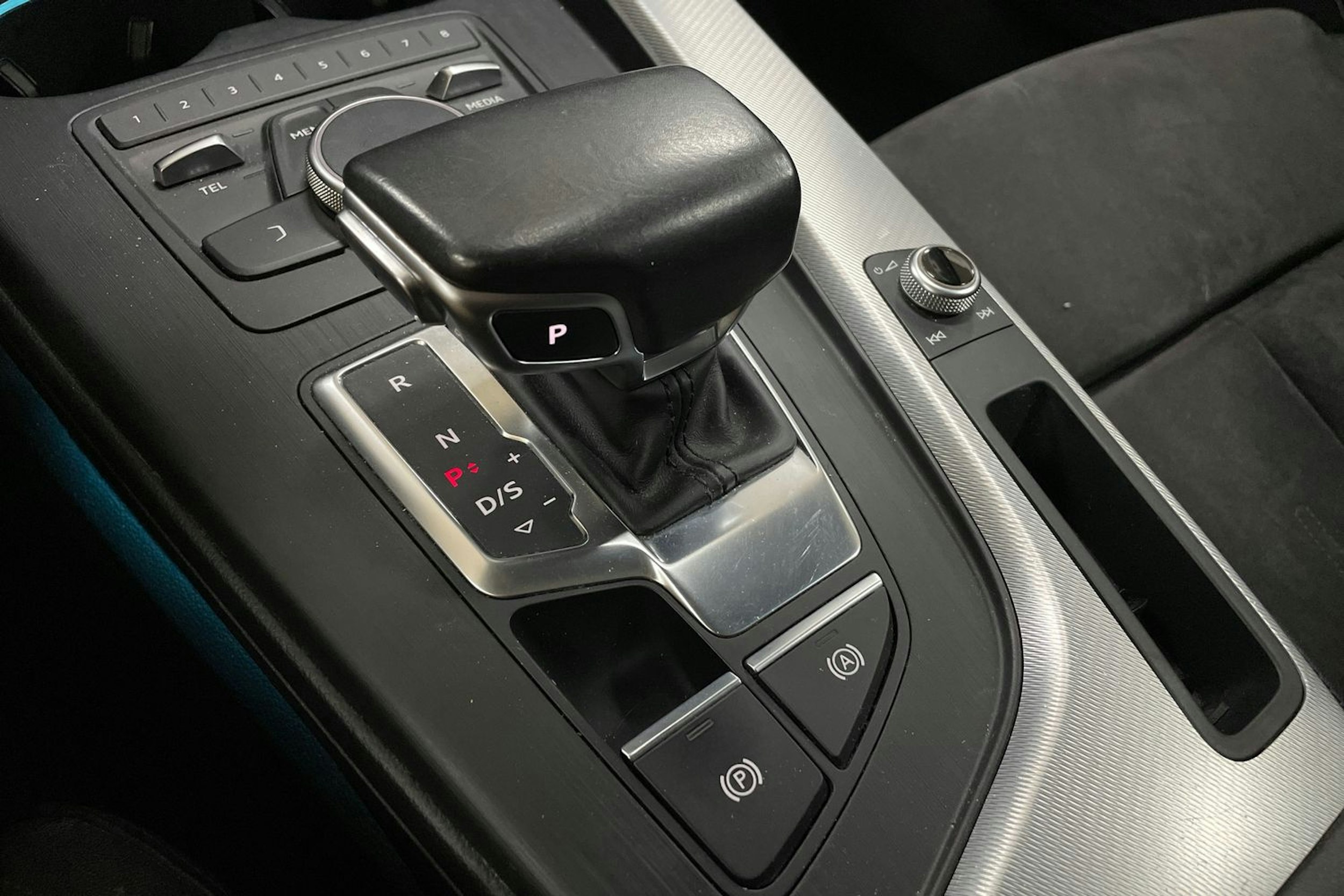 Valkoinen Audi A4 2016 kuva 22.