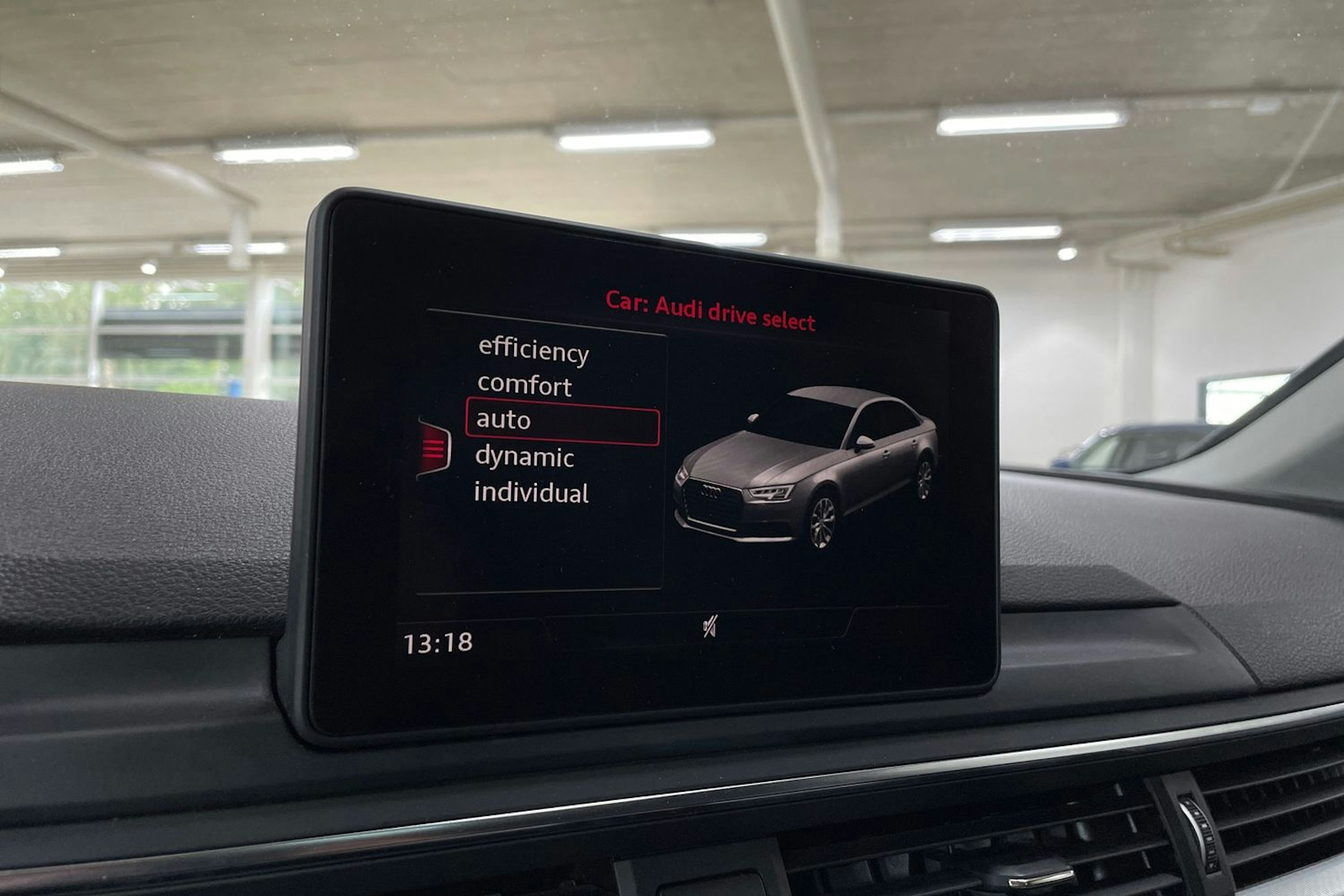 Valkoinen Audi A4 2016 kuva 23.