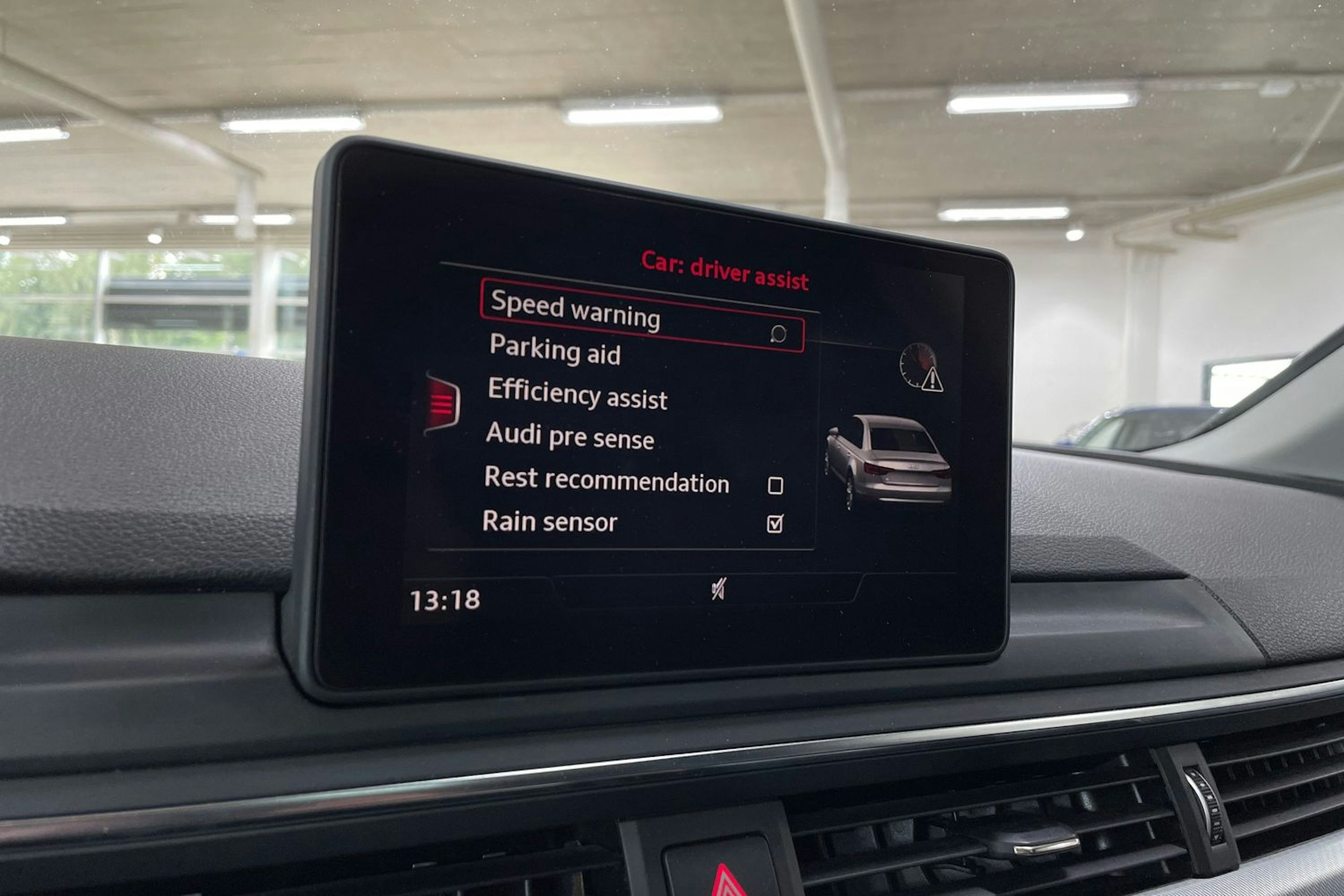 Valkoinen Audi A4 2016 kuva 25.