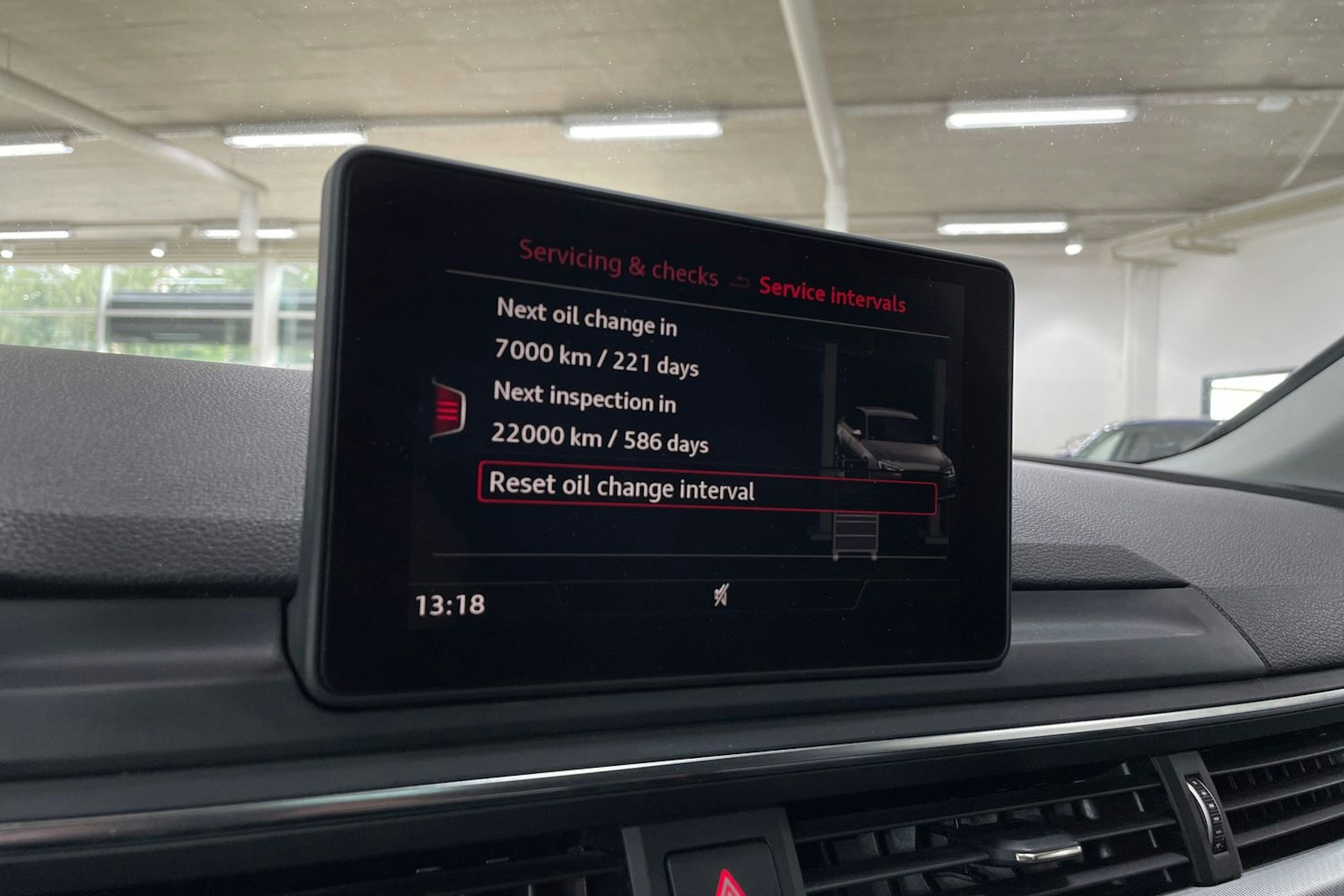 Valkoinen Audi A4 2016 kuva 26.